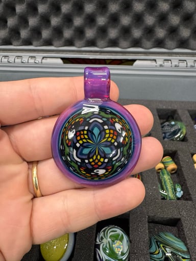 Preview pic of Kaibrownglass Pendant