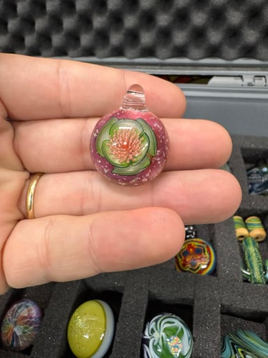 Preview pic of Delong Crushed Opal Flower