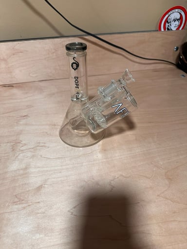 Preview pic of Dopezilla bong with attachment