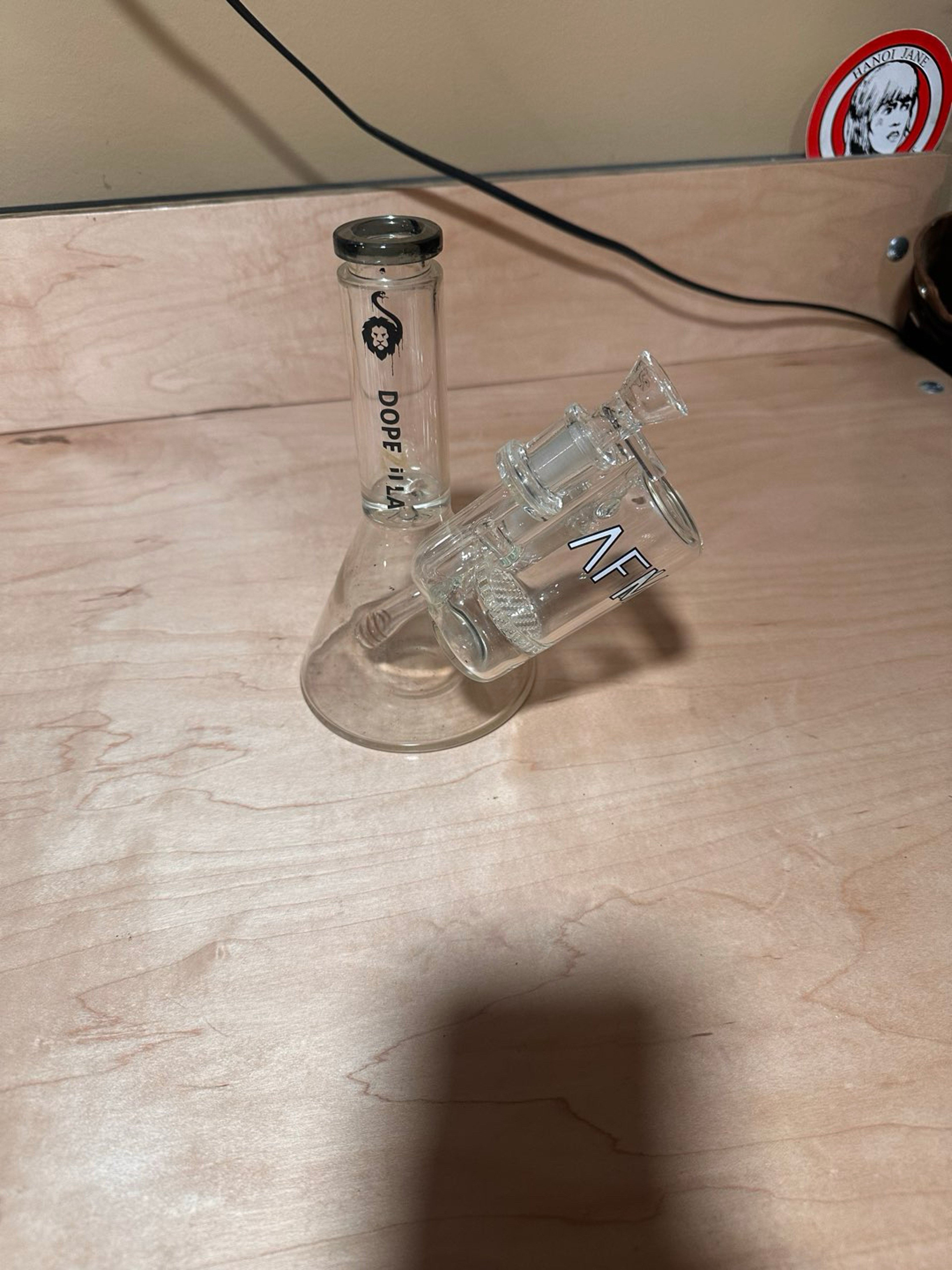 Preview pic of Dopezilla bong with attachment