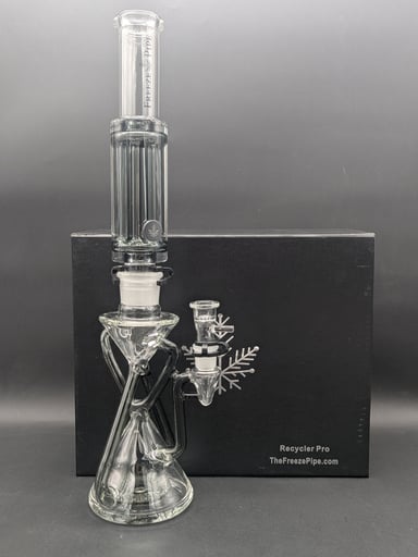 Preview pic of FREEZE PIPE - RECYCLER BONG PRO