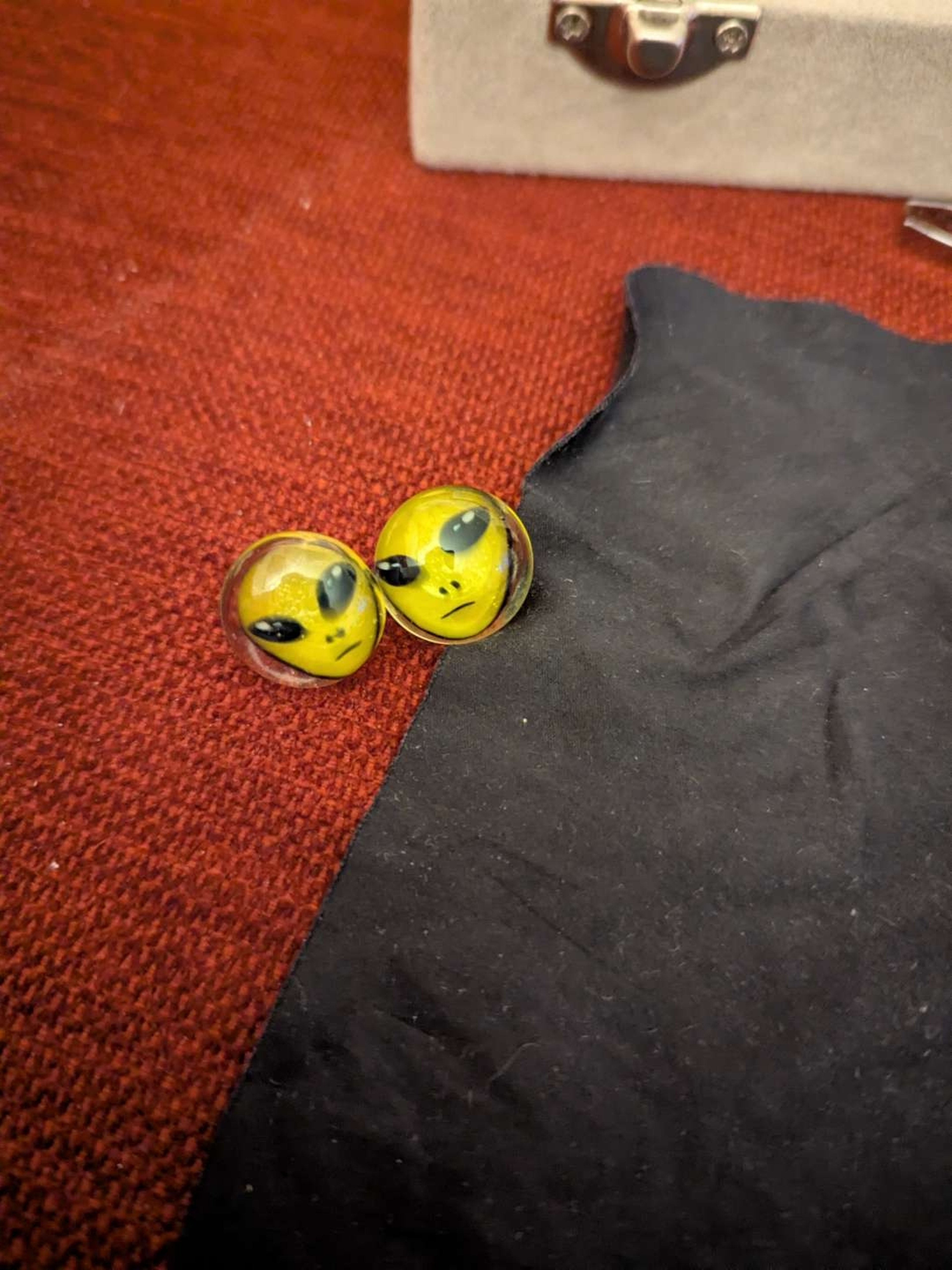 Preview pic of 2 pairs of earrings and a paw claw auction bundle