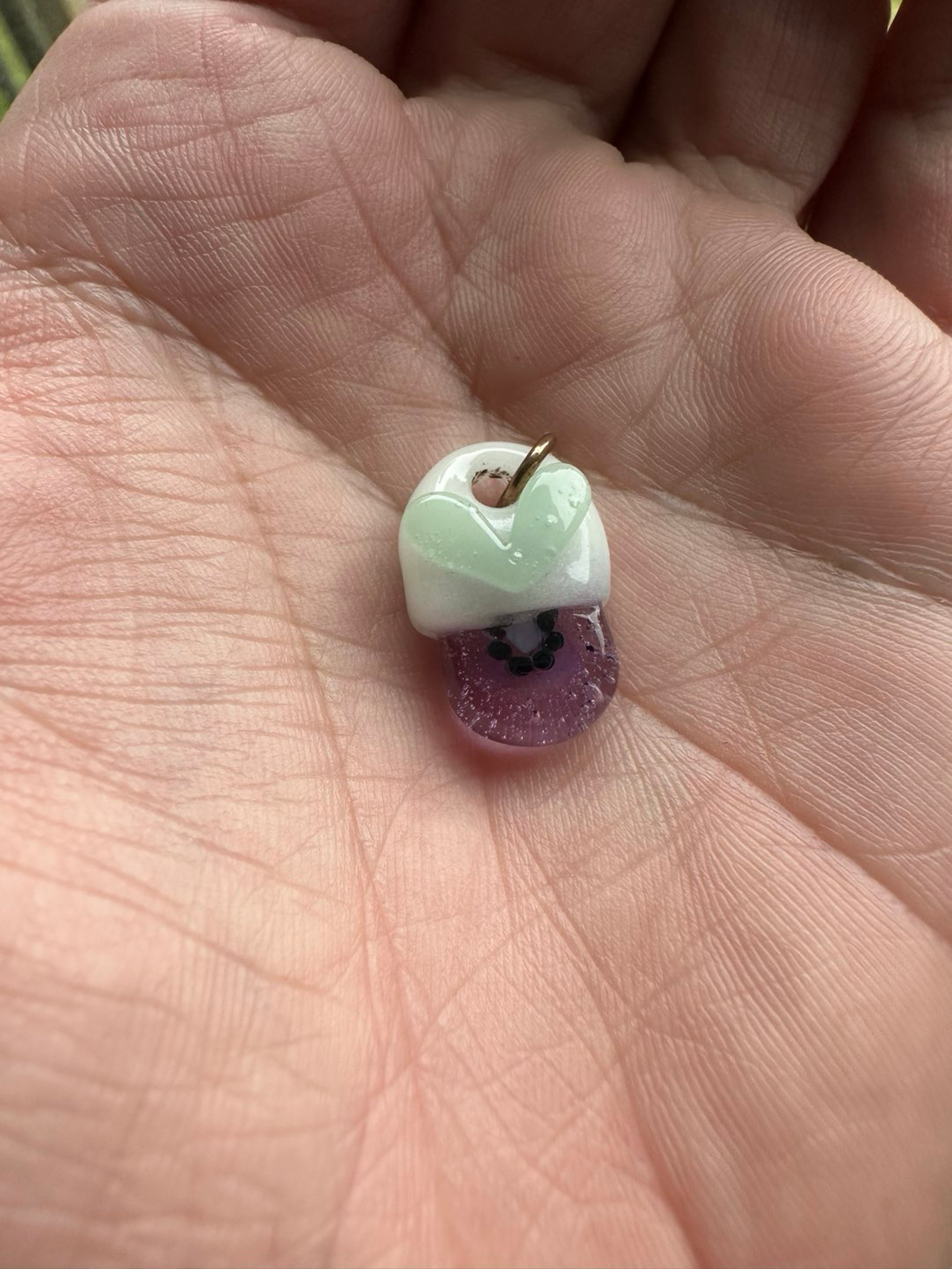 Preview pic of Sakibomb kiwi pendant