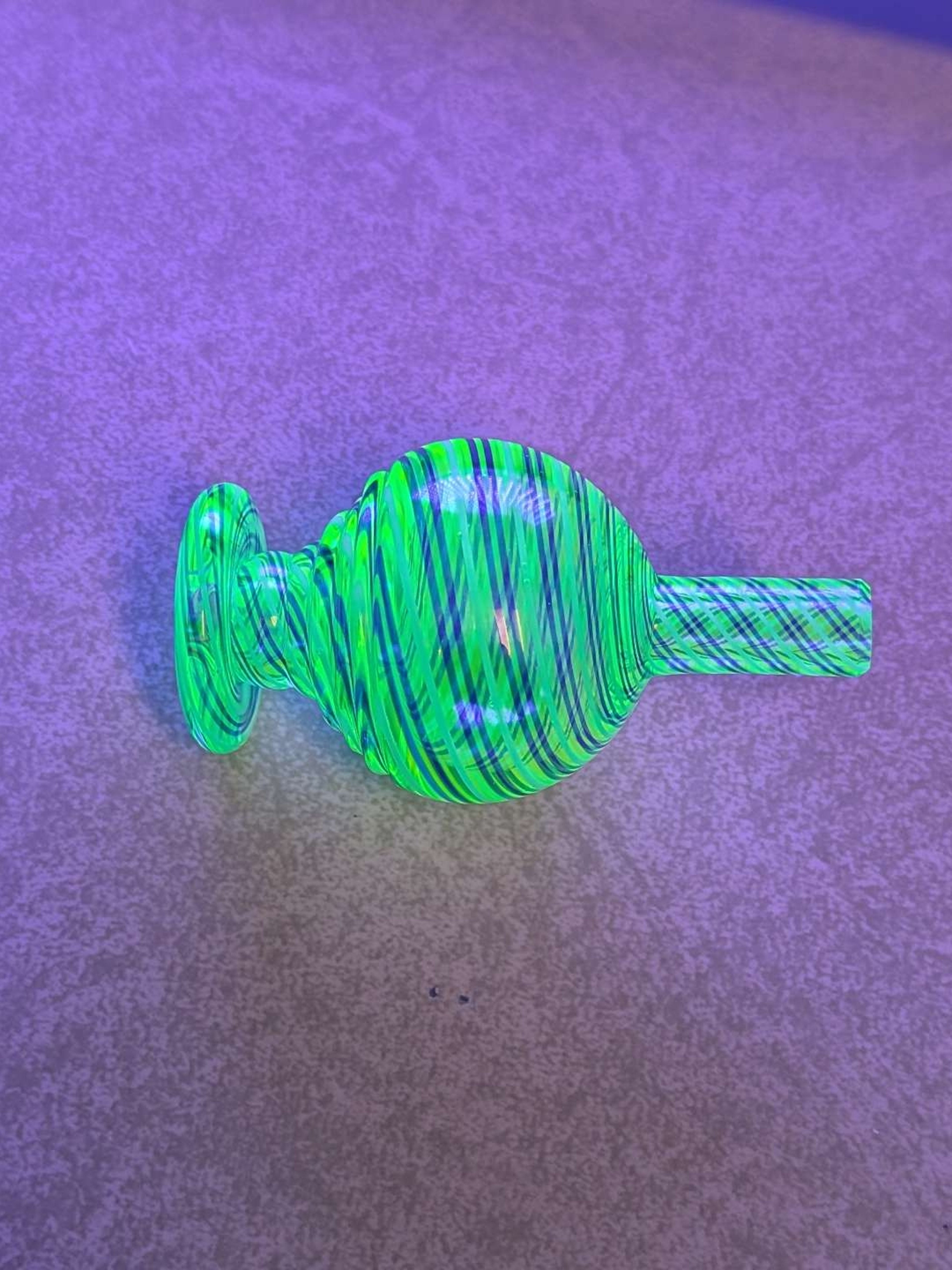 Preview pic of Rad Glass illuminati line work carb cap