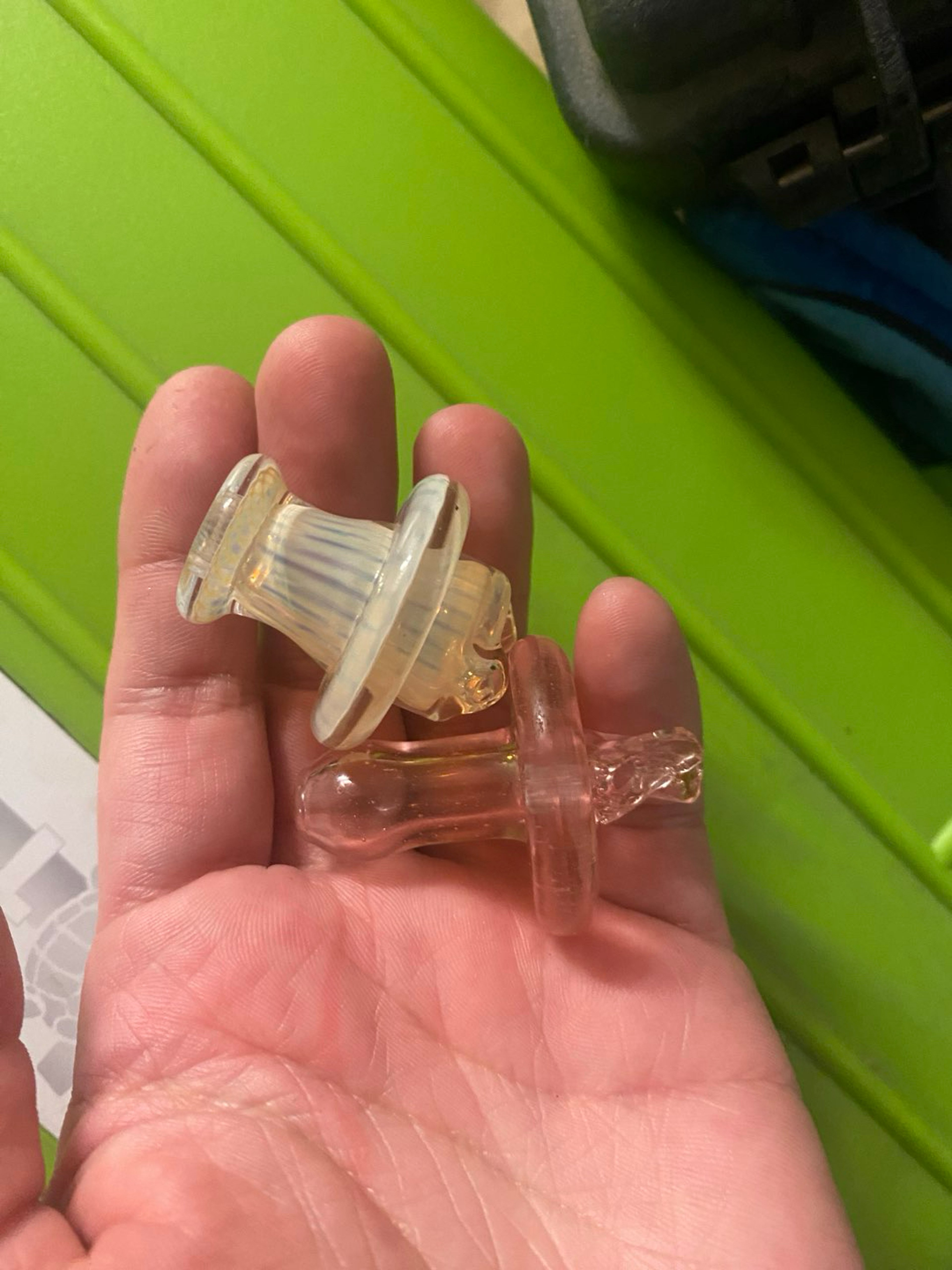 Preview pic of 2 carb caps