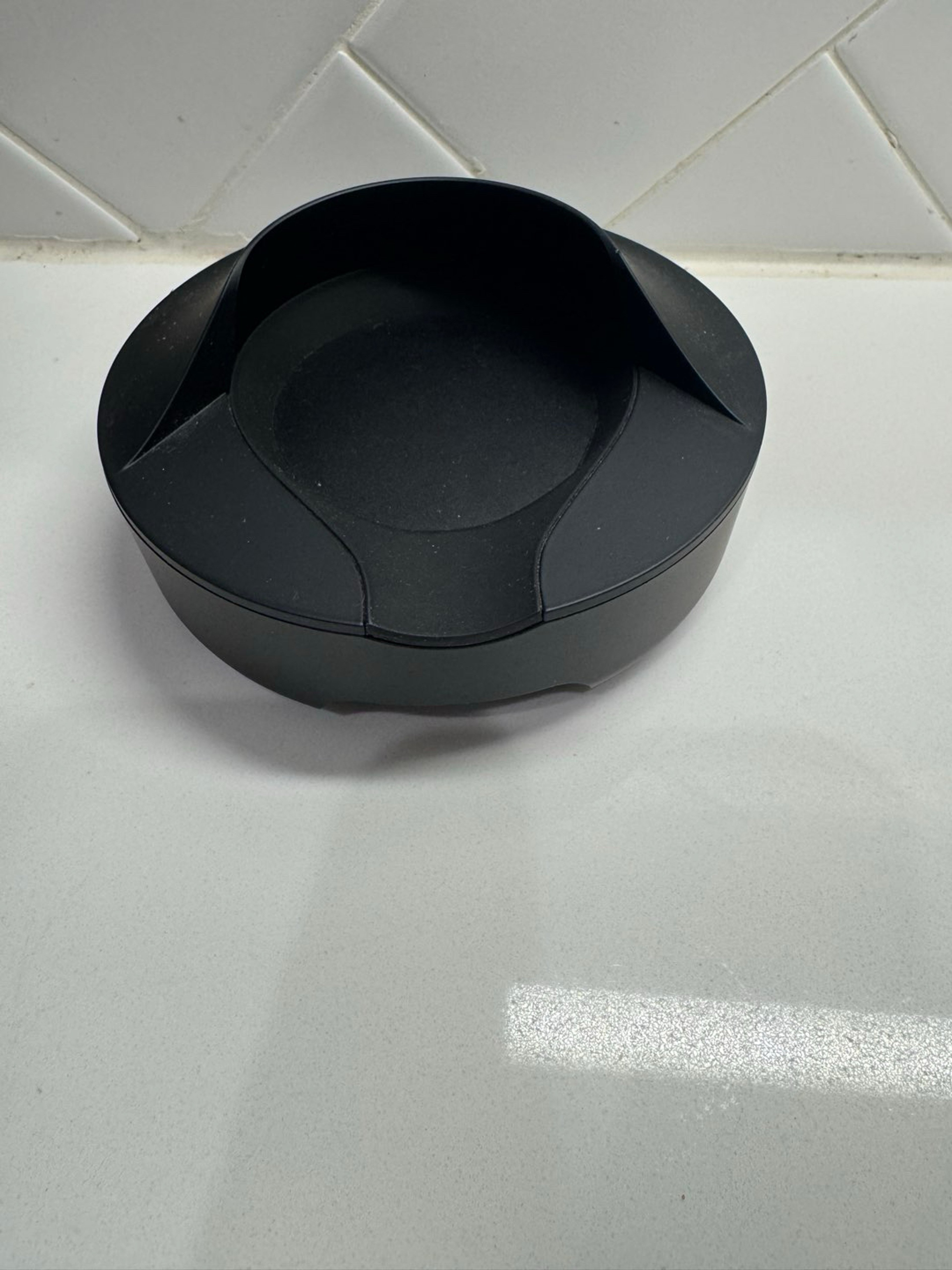 Preview pic of Puffco peak Bluetooth Charger Doc Station