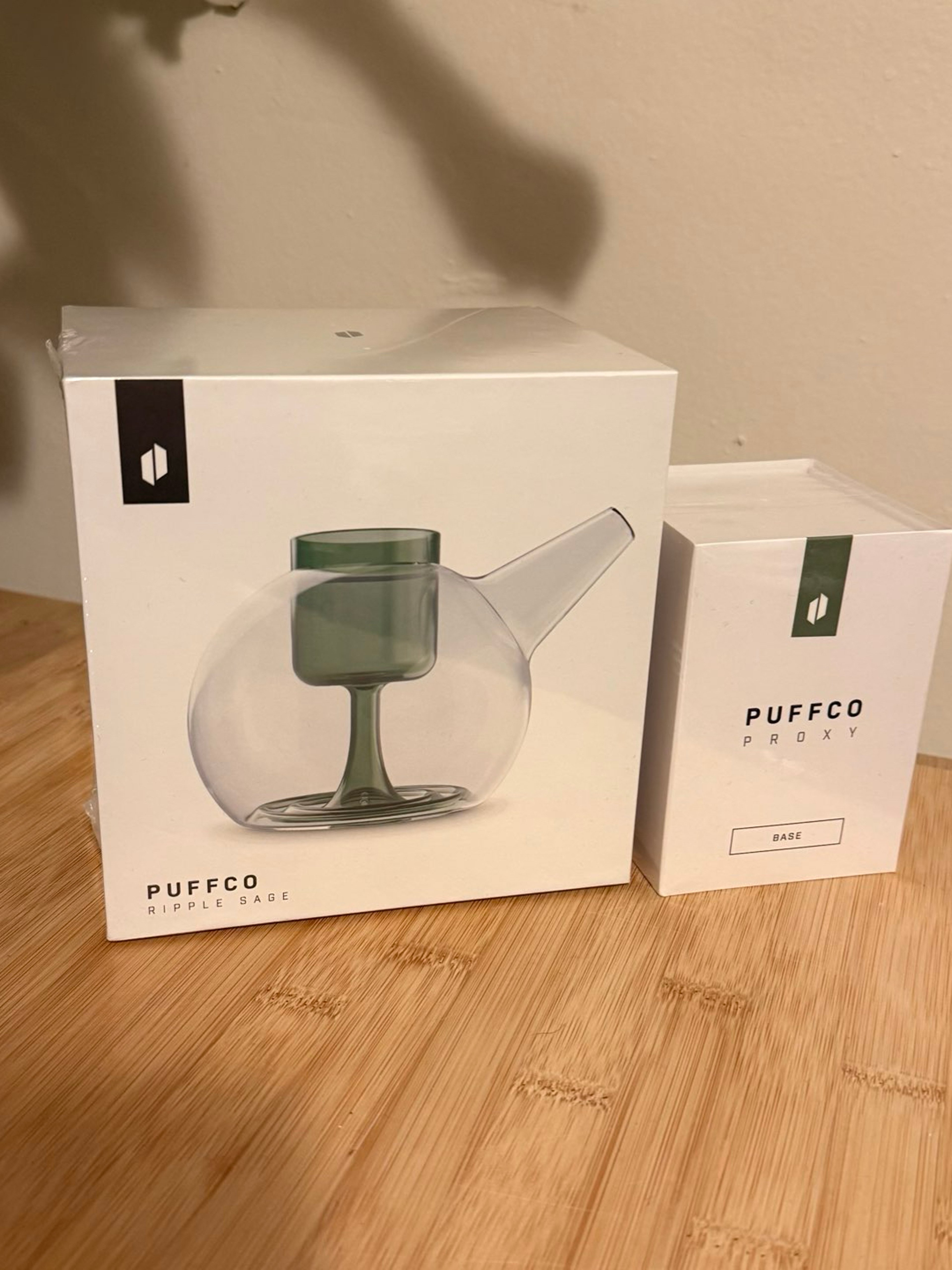 Preview pic of Green Puffco Proxy Flourish Base & Ripple Glass New Sealed