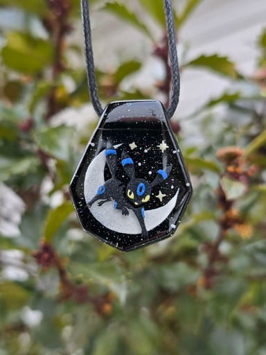 Preview pic of Shiny Umbreon Layered Glow UV Pendant