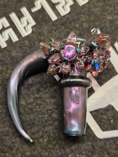 Preview pic of 18mm x 4 FW in gold ruby over neptunium w/ gemset flowers