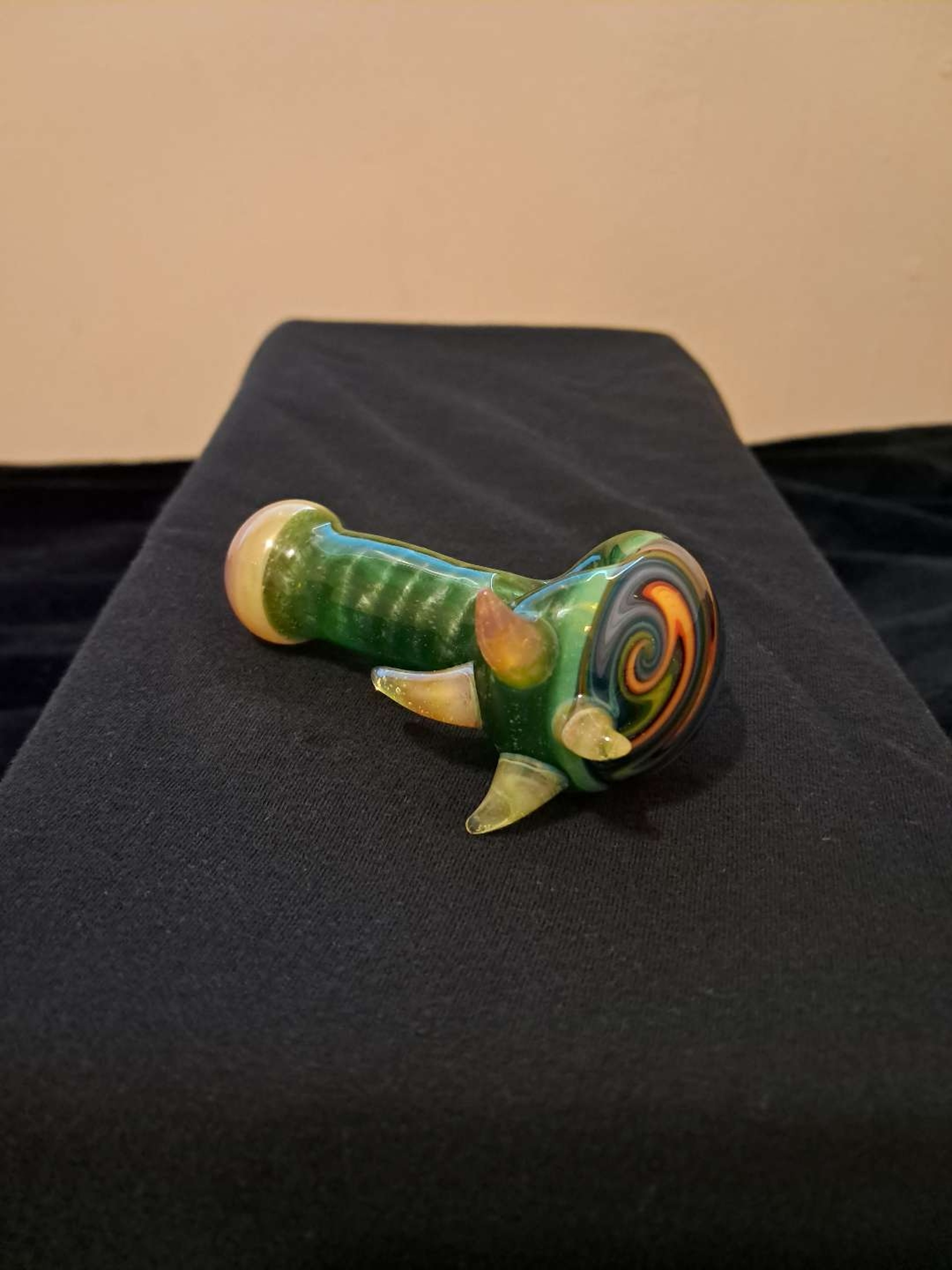 Green wig wag spoon horns image 0