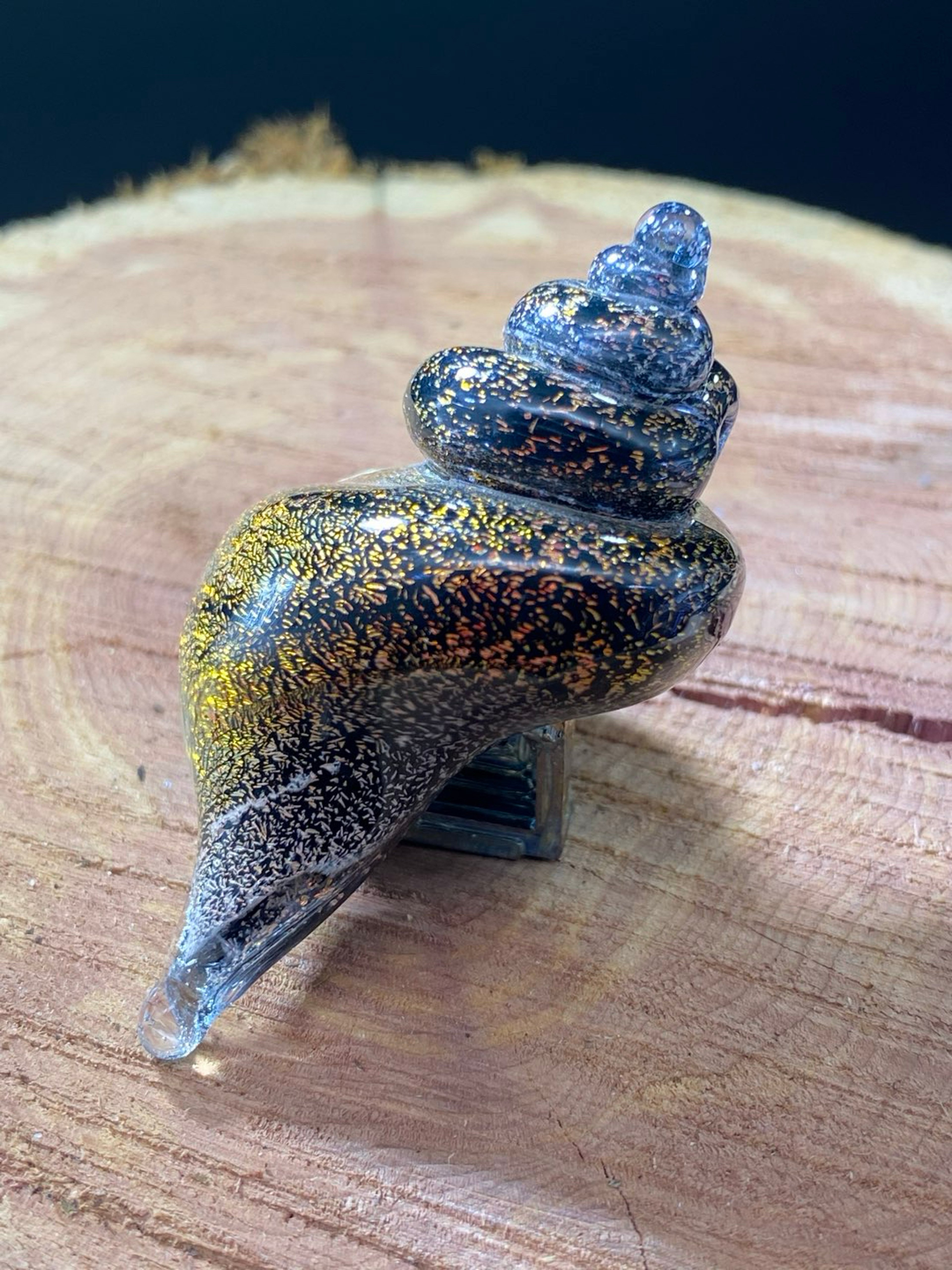 Dichro Seashell pendant image 0