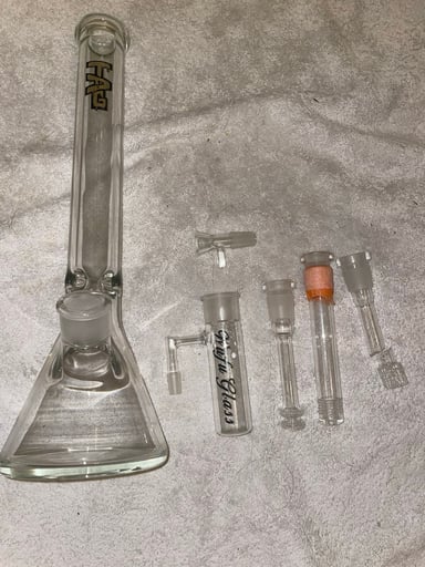Preview pic of TAG PLATNUM LABLE  BUNDLE RARE BONG - (18mm BOWL) no rush to sell