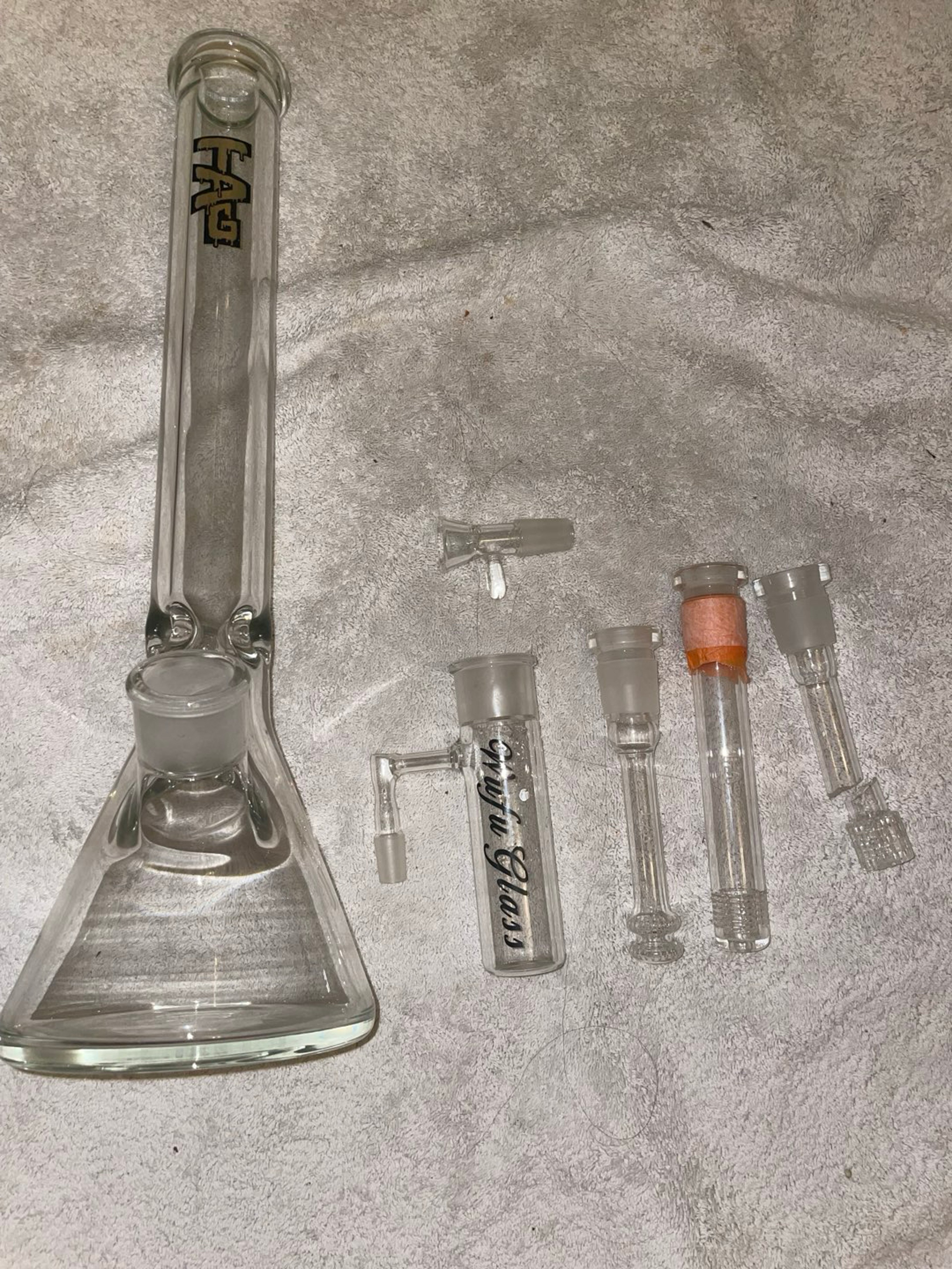 Preview pic of TAG PLATNUM LABLE  BUNDLE RARE BONG - (18mm BOWL) no rush to sell