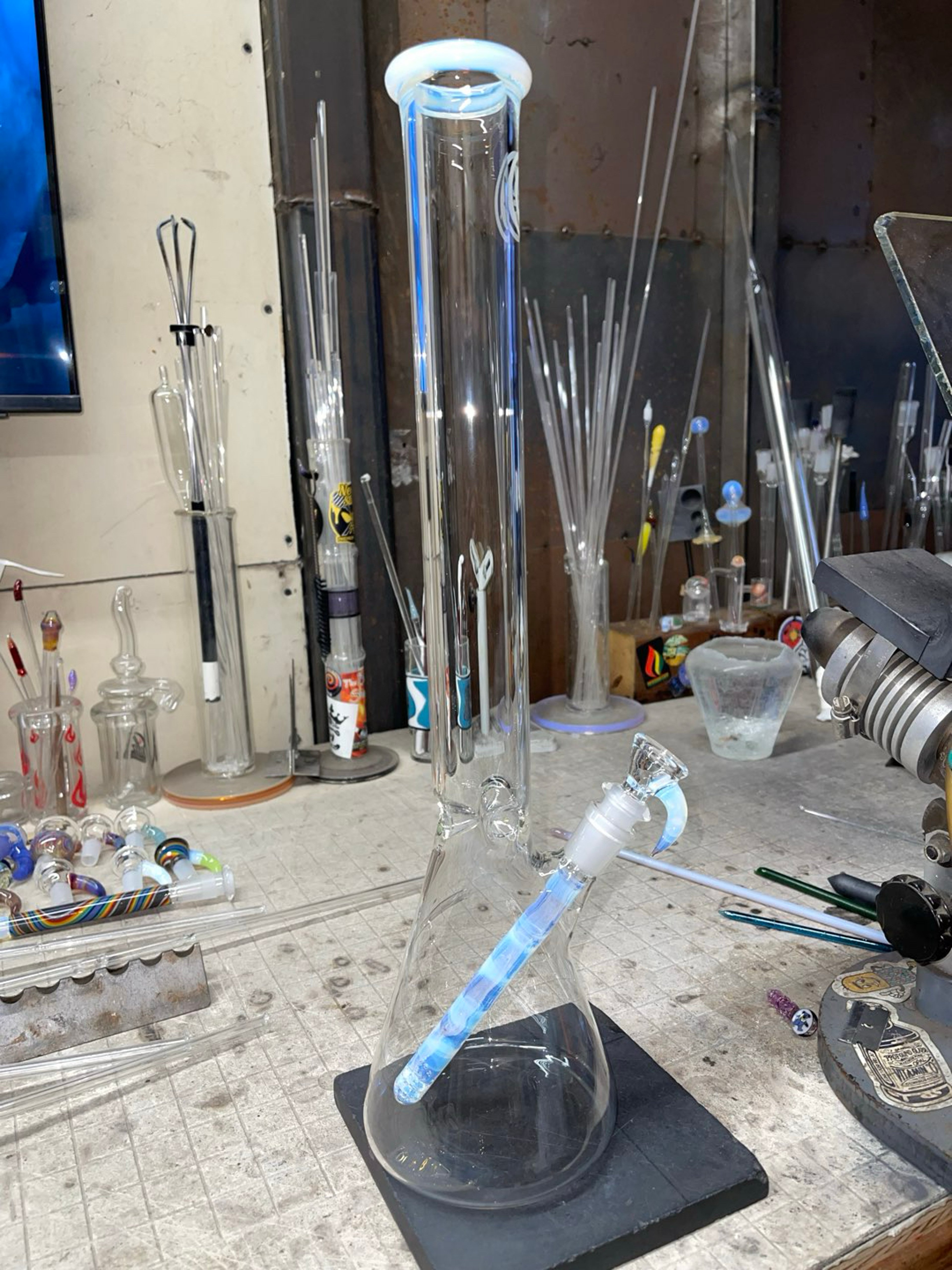 Preview pic of 18” tall x44mm, ghost color 14mm 2 holes slide and gridded steam