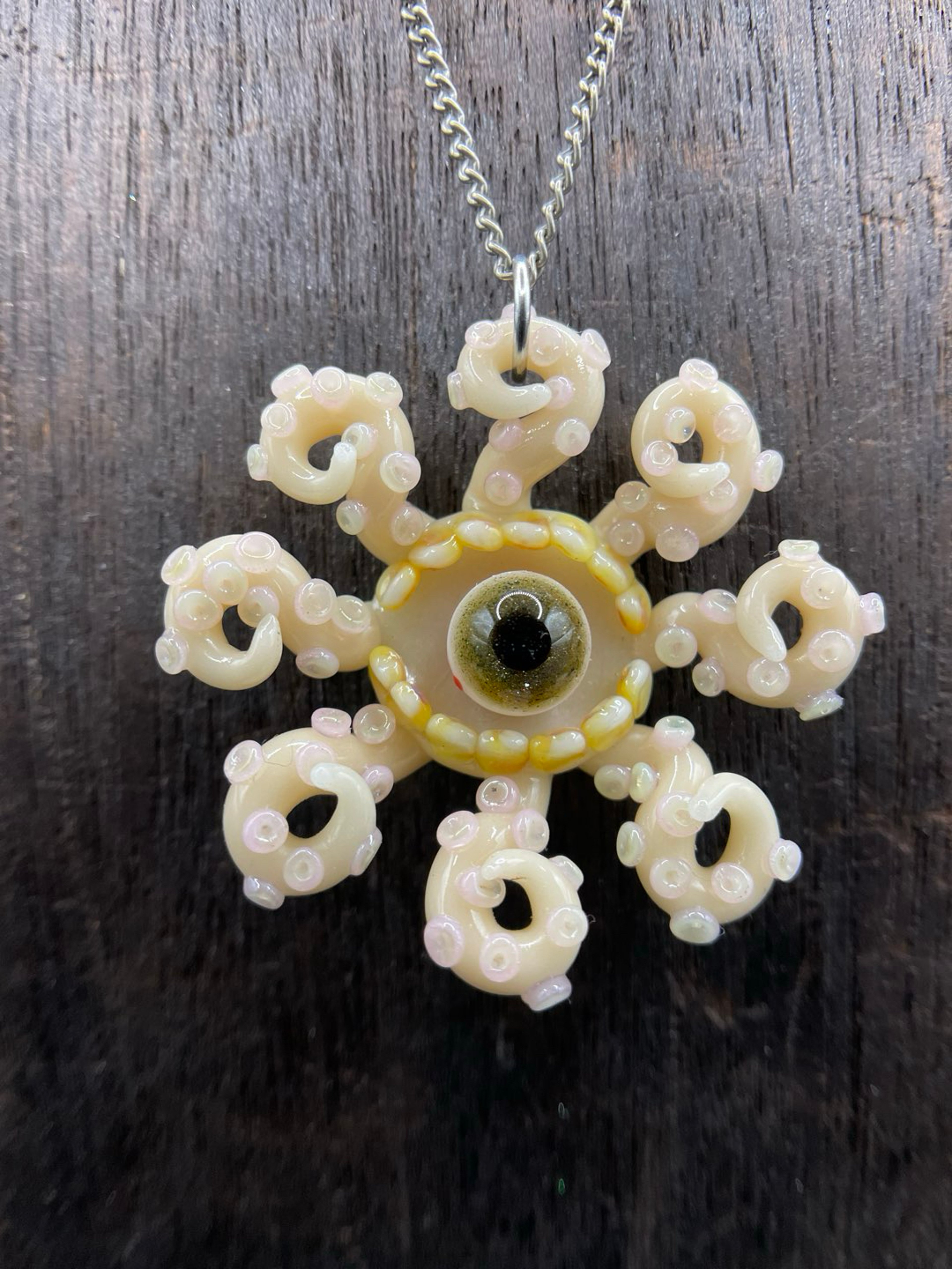 Preview pic of Icky pendant