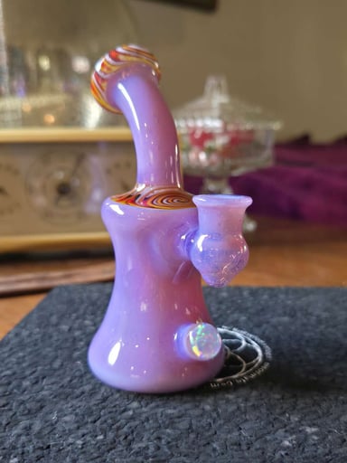 Preview pic of Gus Glass Mini Rig with Wigwag and Opal Coin