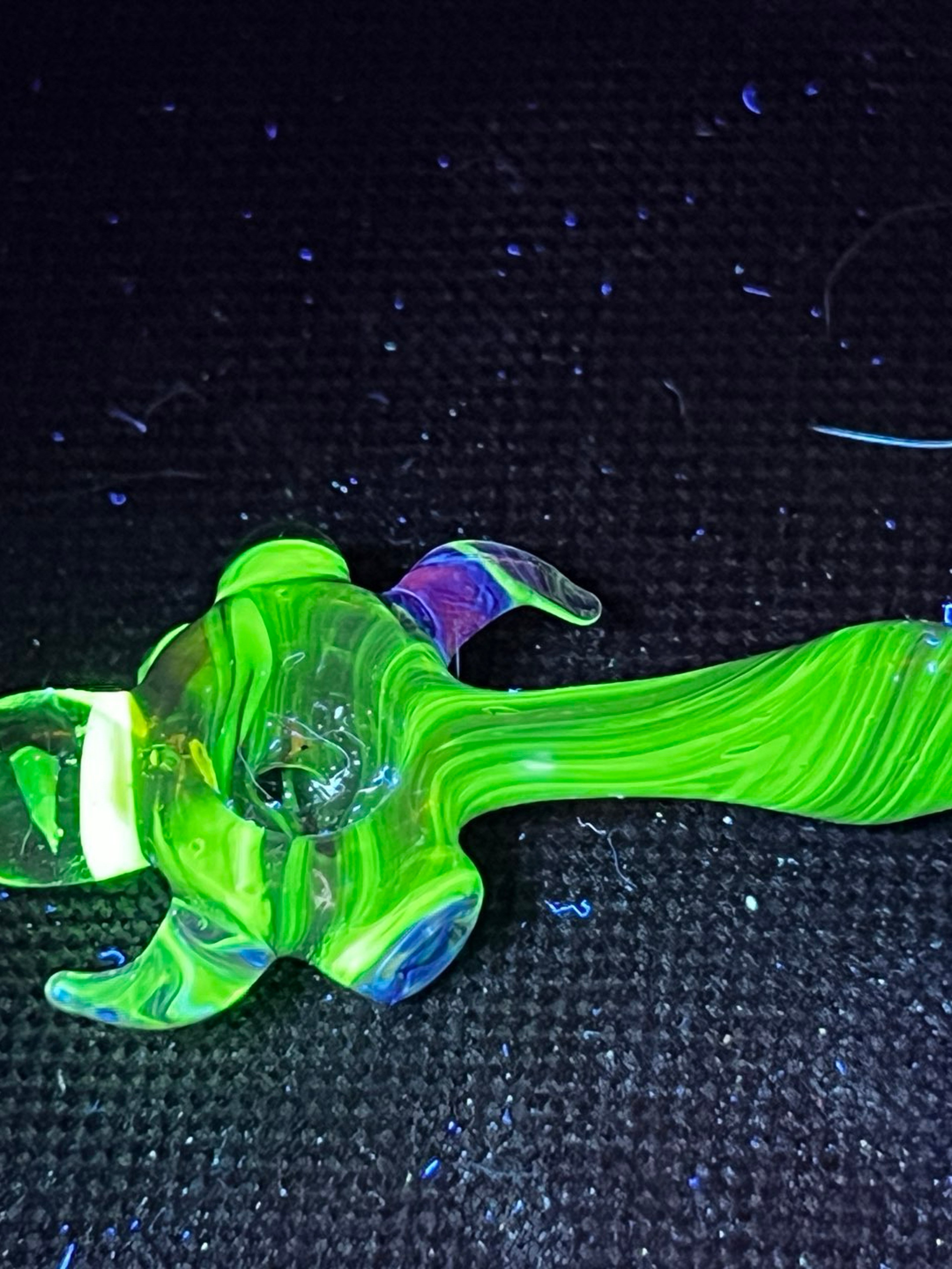 Preview pic of Heady glass miniature tobacco pipe fully UV, opal