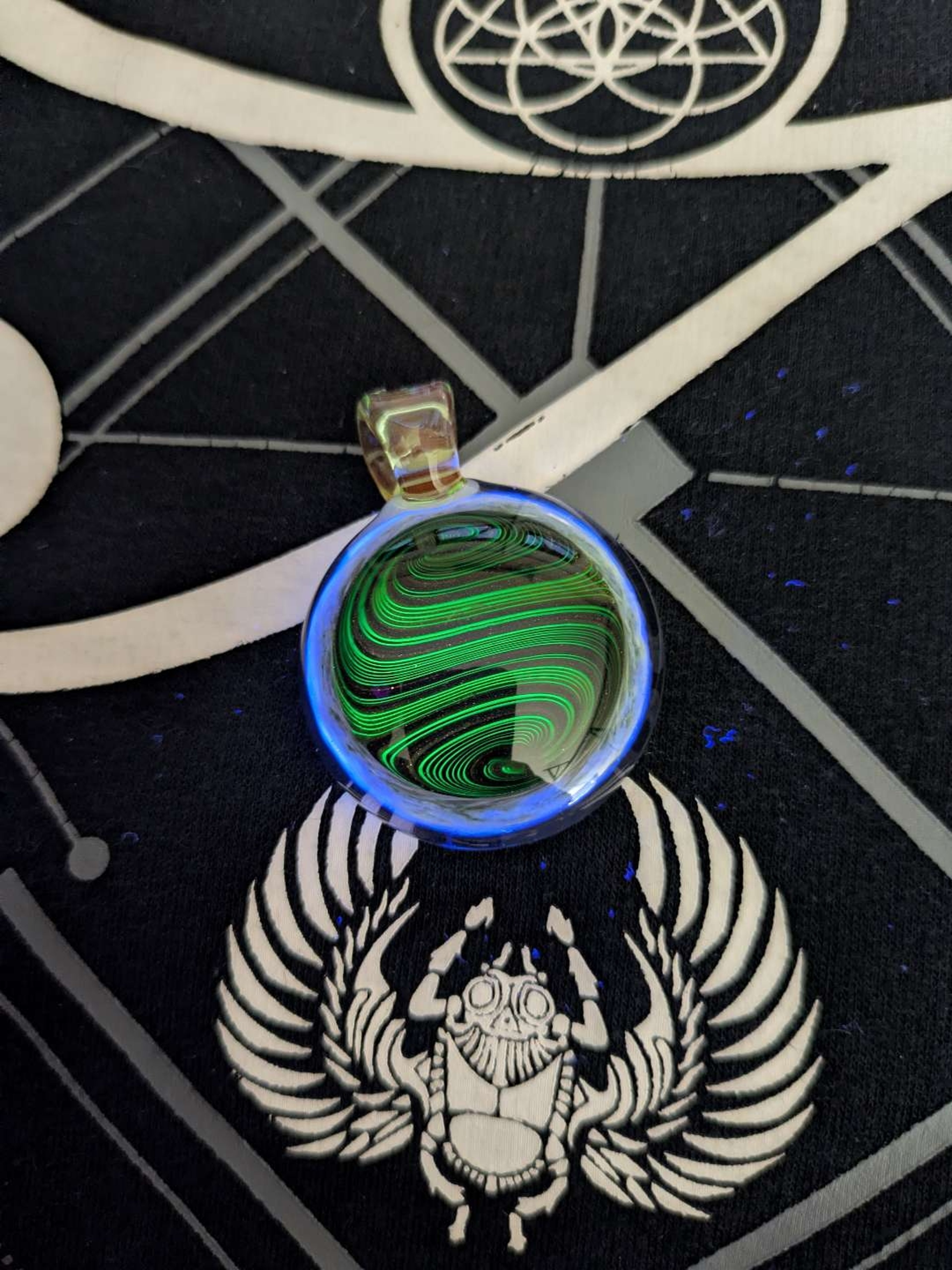 Uv money pendant image 0
