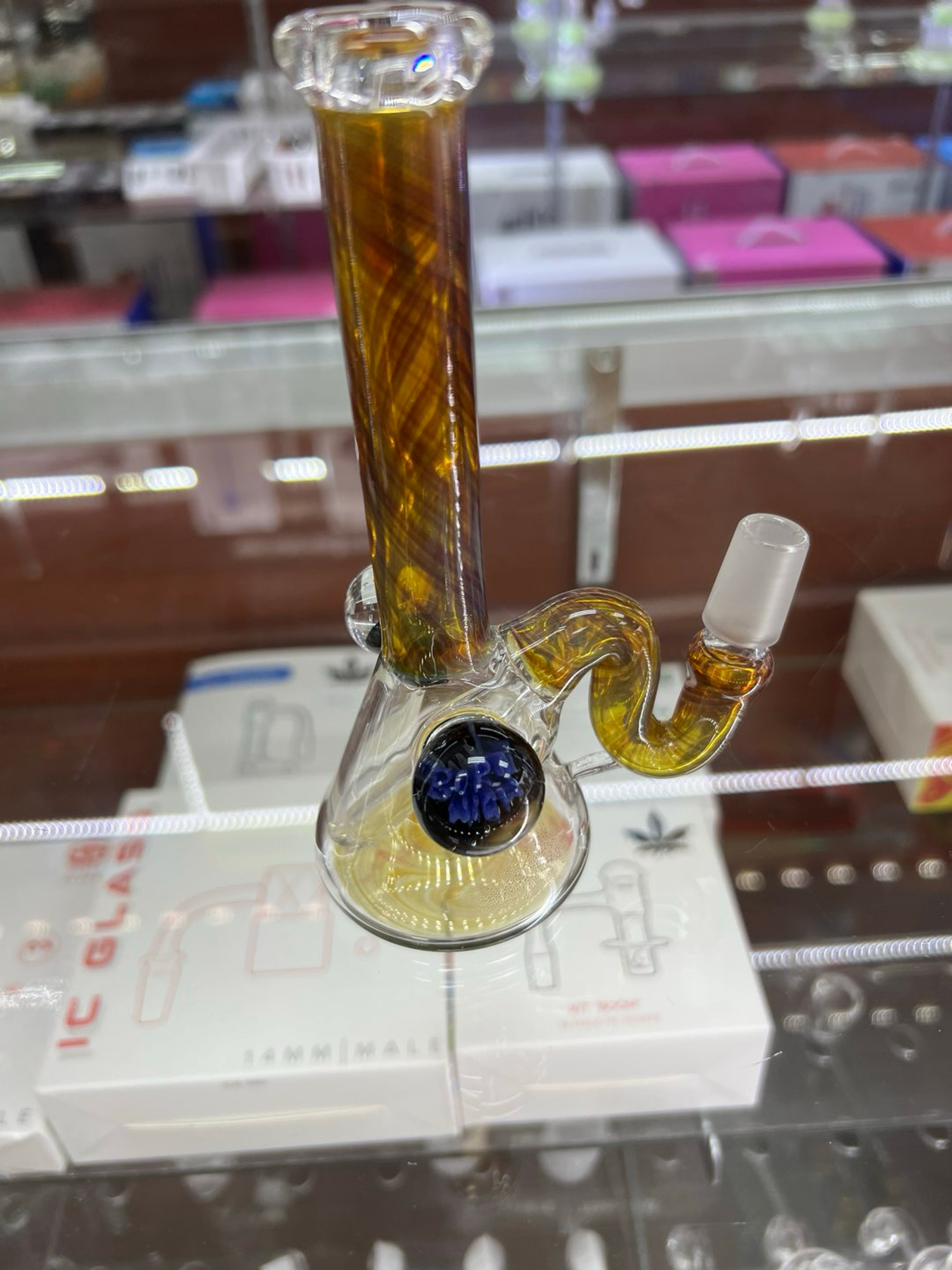 Preview pic of 2015 Augy glass 11 years old glass box crack or chips