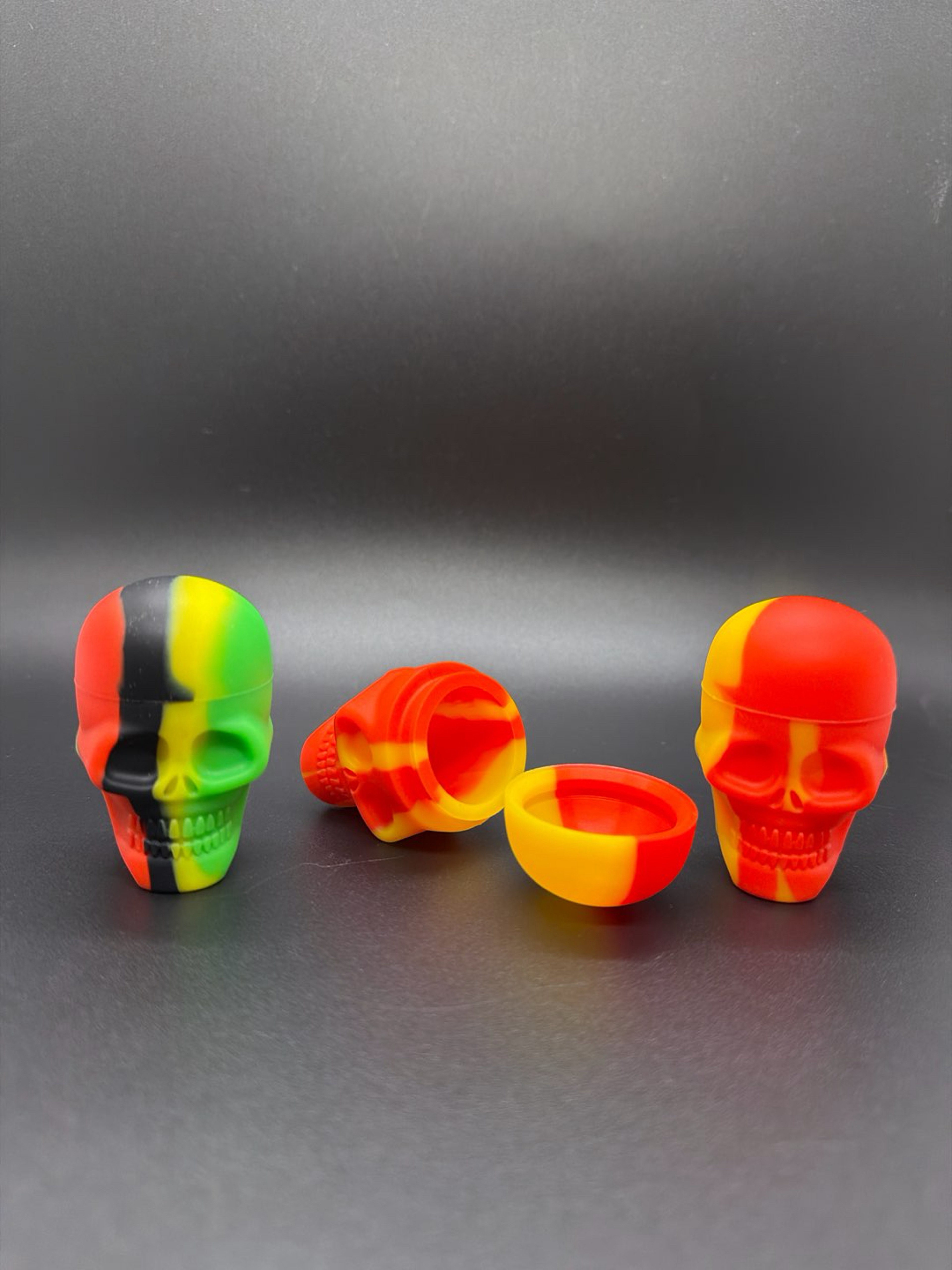 Preview pic of 1 Skull Silcone Container