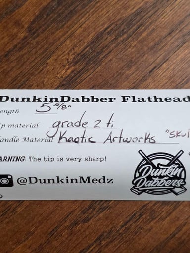 Preview pic of DunkinDabbers Kaotic Artworks Skull Dabber w Opals