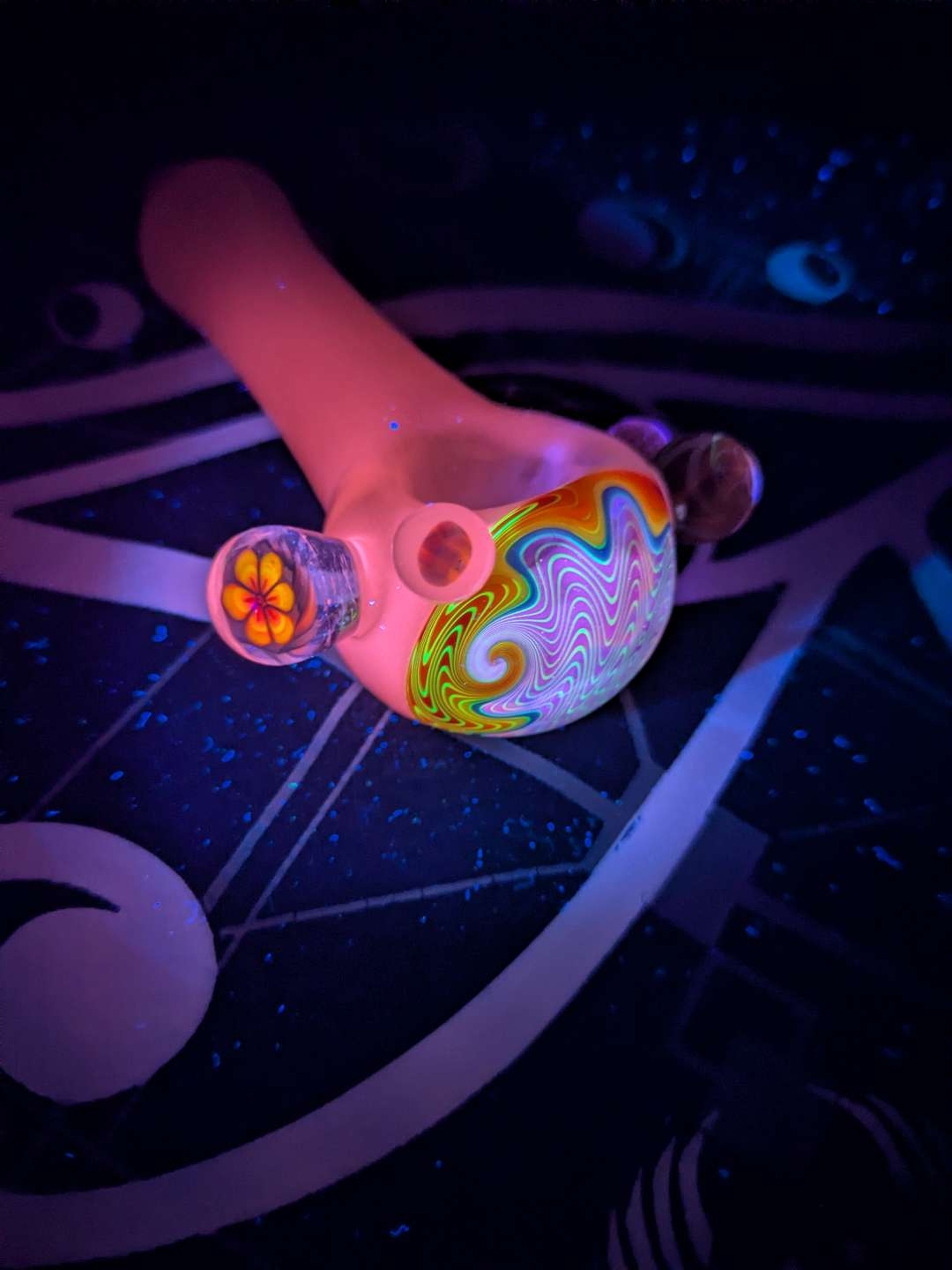 Preview pic of Uv reactive spoon pipe