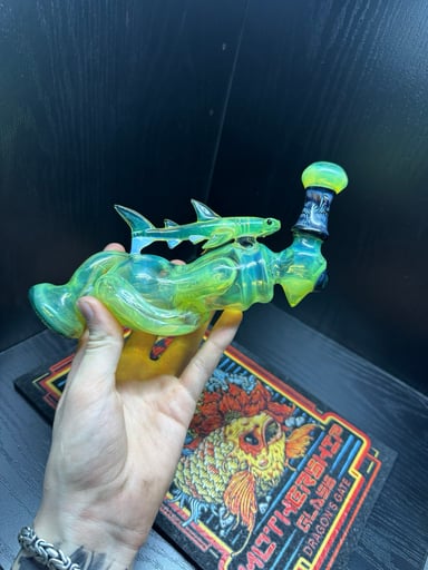 Preview pic of Mako glass Puffco peak top recycler