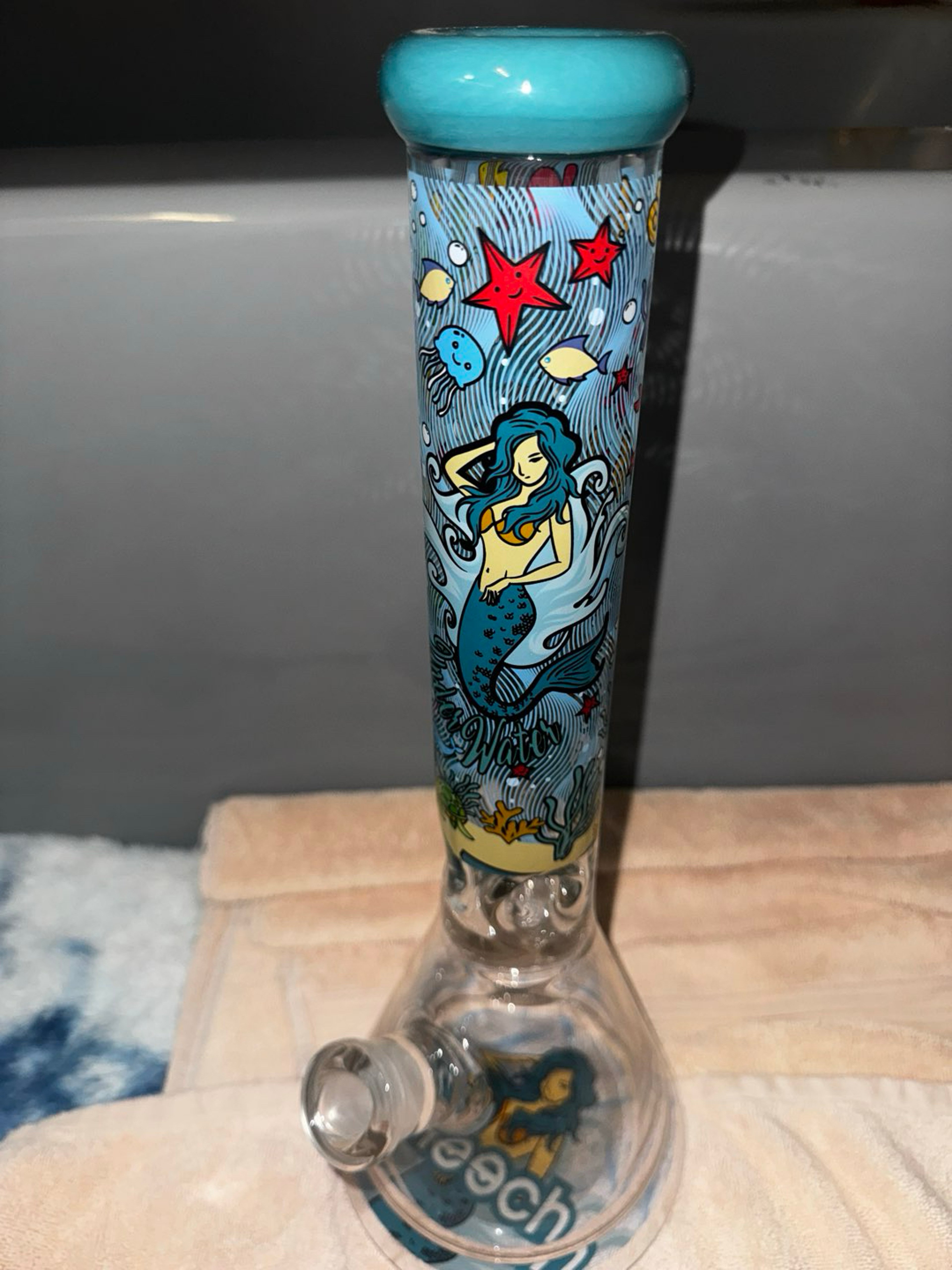 Preview pic of 🧜‍♀️Checch Mermaid Beaker Bong