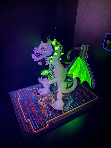 Preview pic of Mako Glass opal eater dragon
