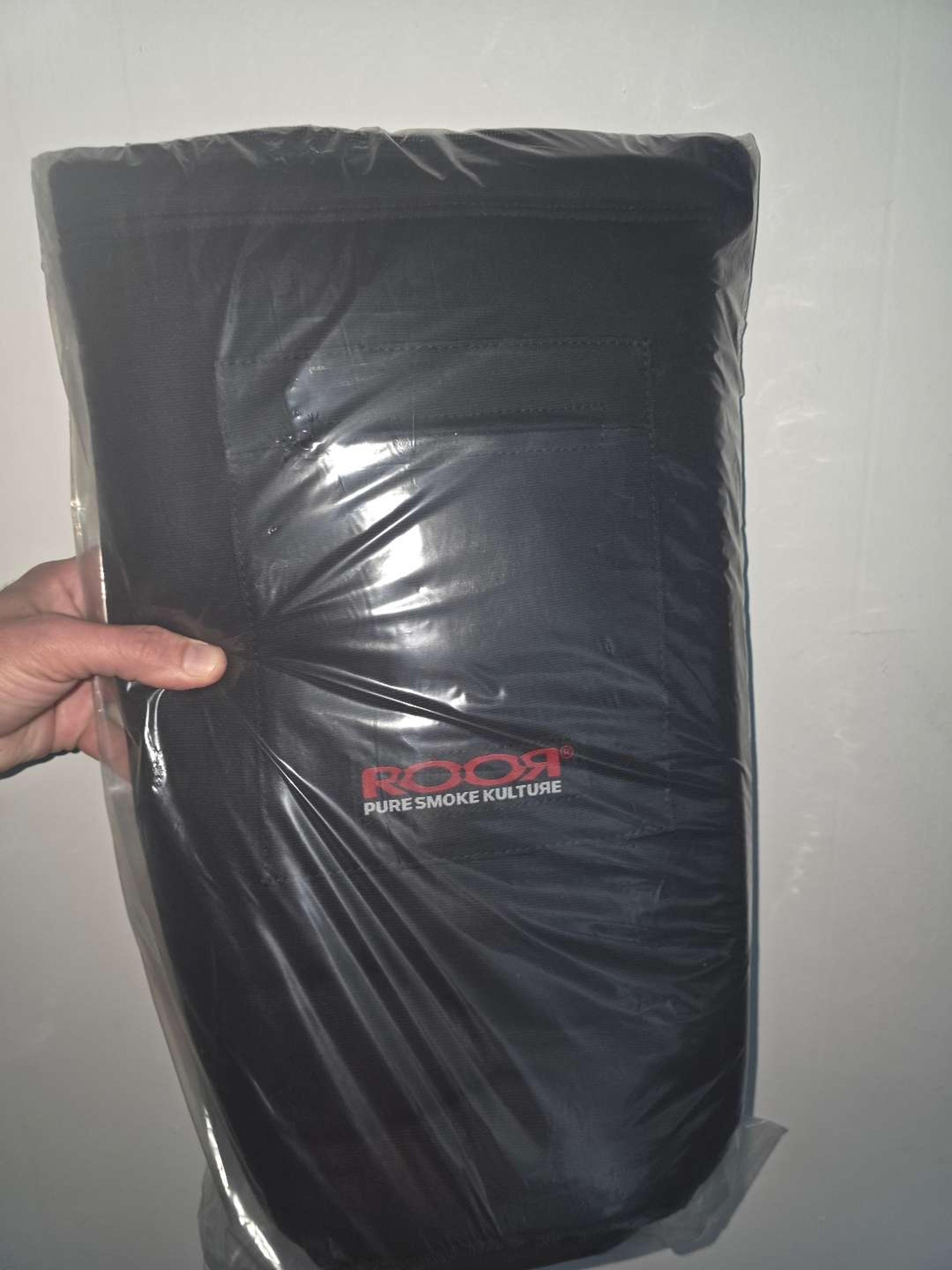 Preview pic of RooR Travel Bag