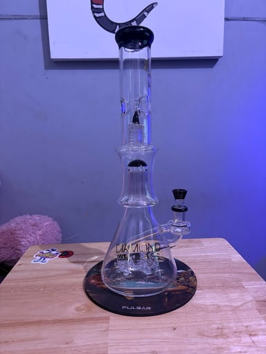 Preview pic of Diamond gold glass