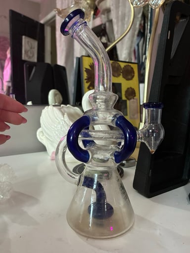 Preview pic of Clear glass mini dab rig with blue accents