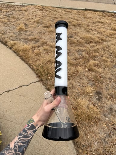 Preview pic of MAV Glass 18” beaker bong