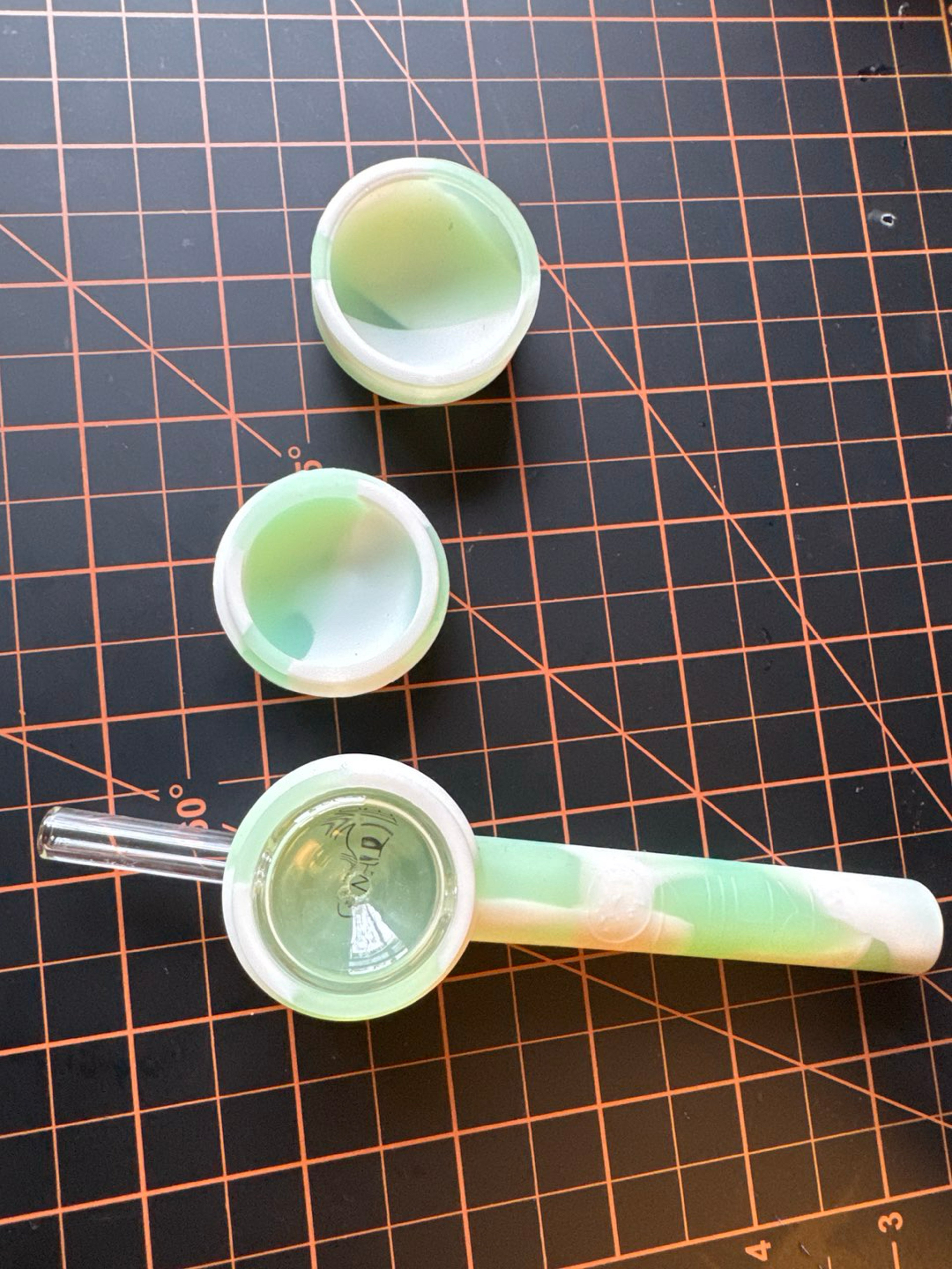 Preview pic of FLIP x WHITE RHINO COLLAB Nevtar Collector & Silicone Pipe all in one