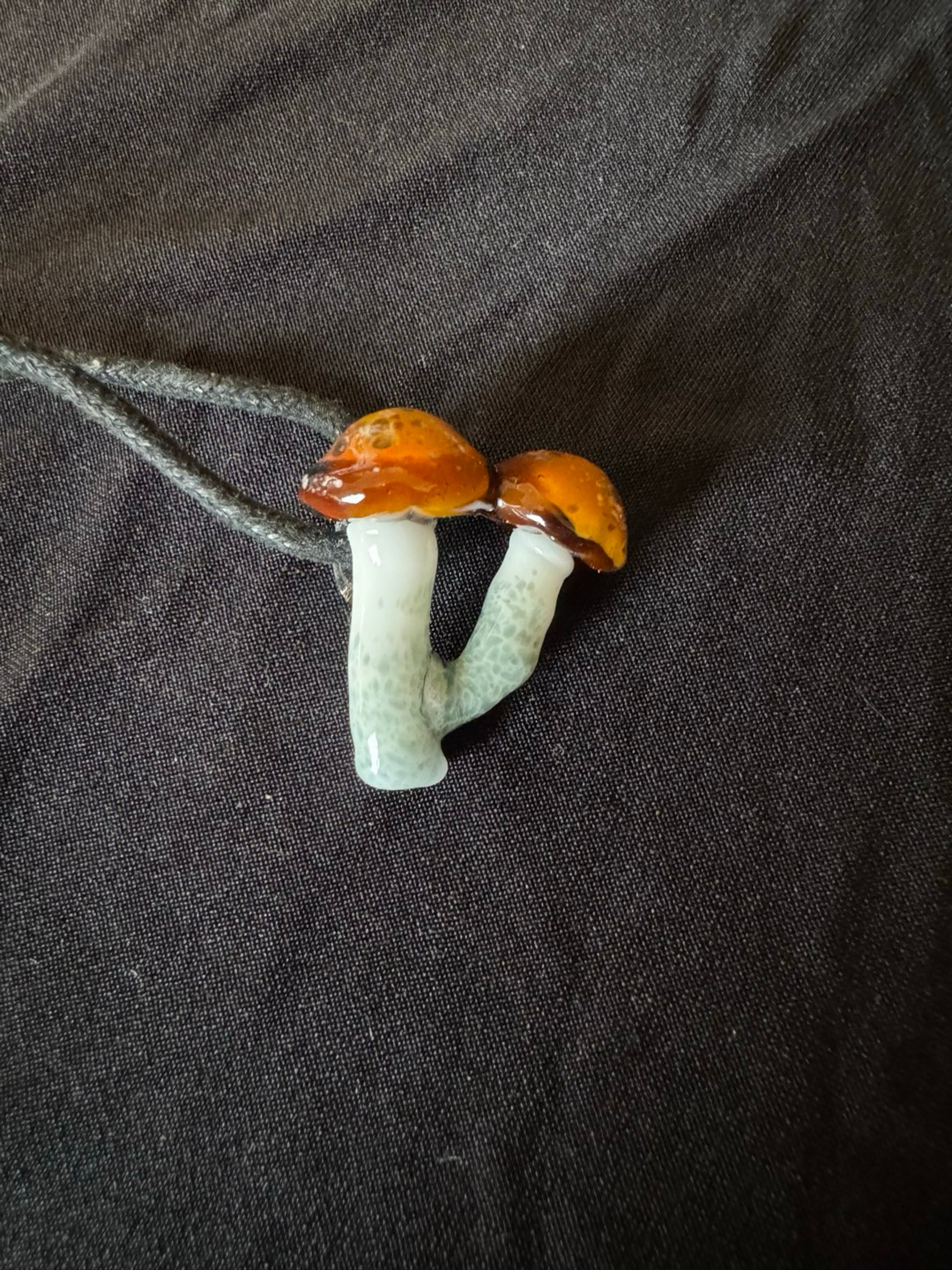 Preview pic of Double mushroom pendy
