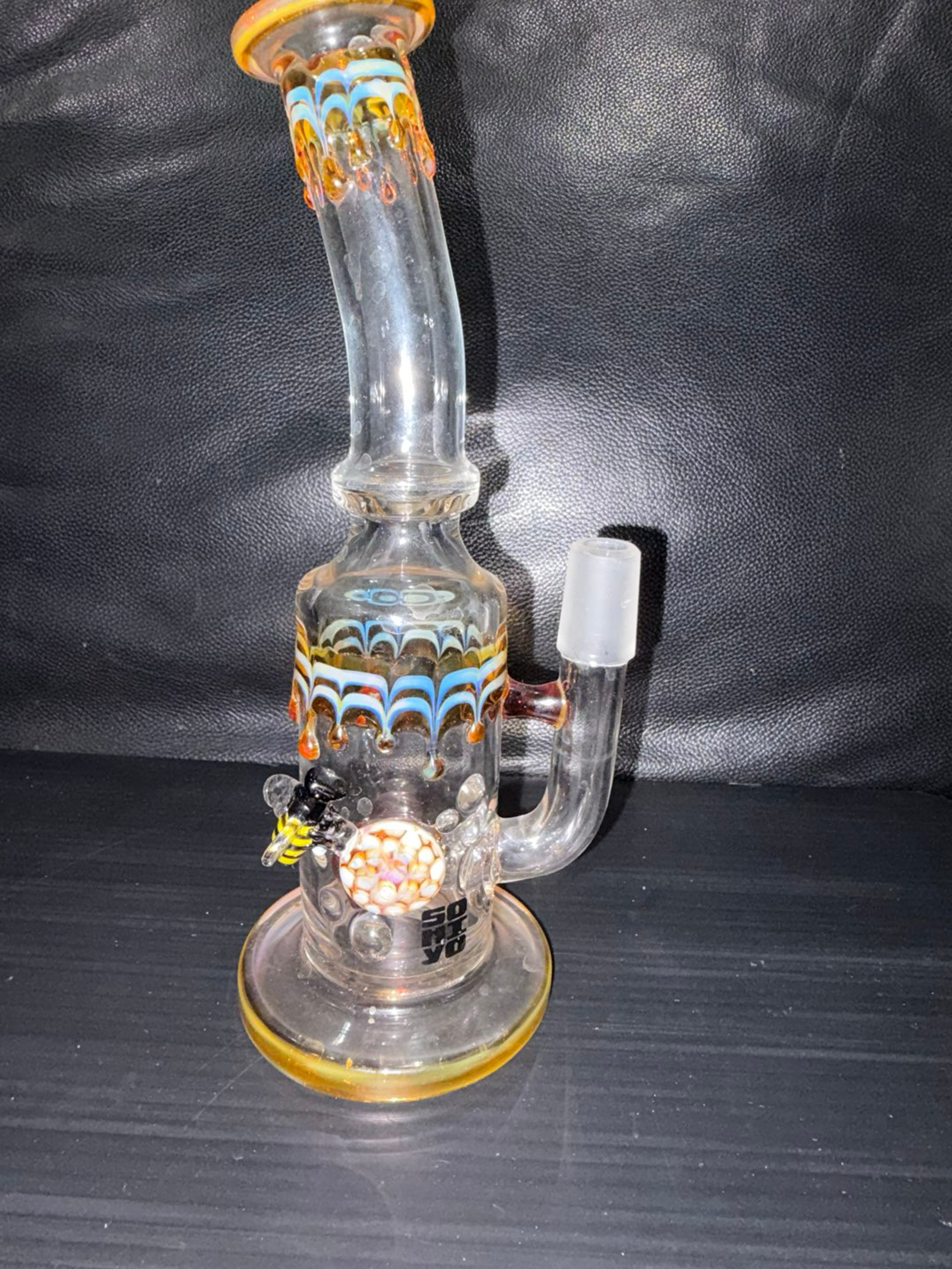 A bumble bee piece image 0