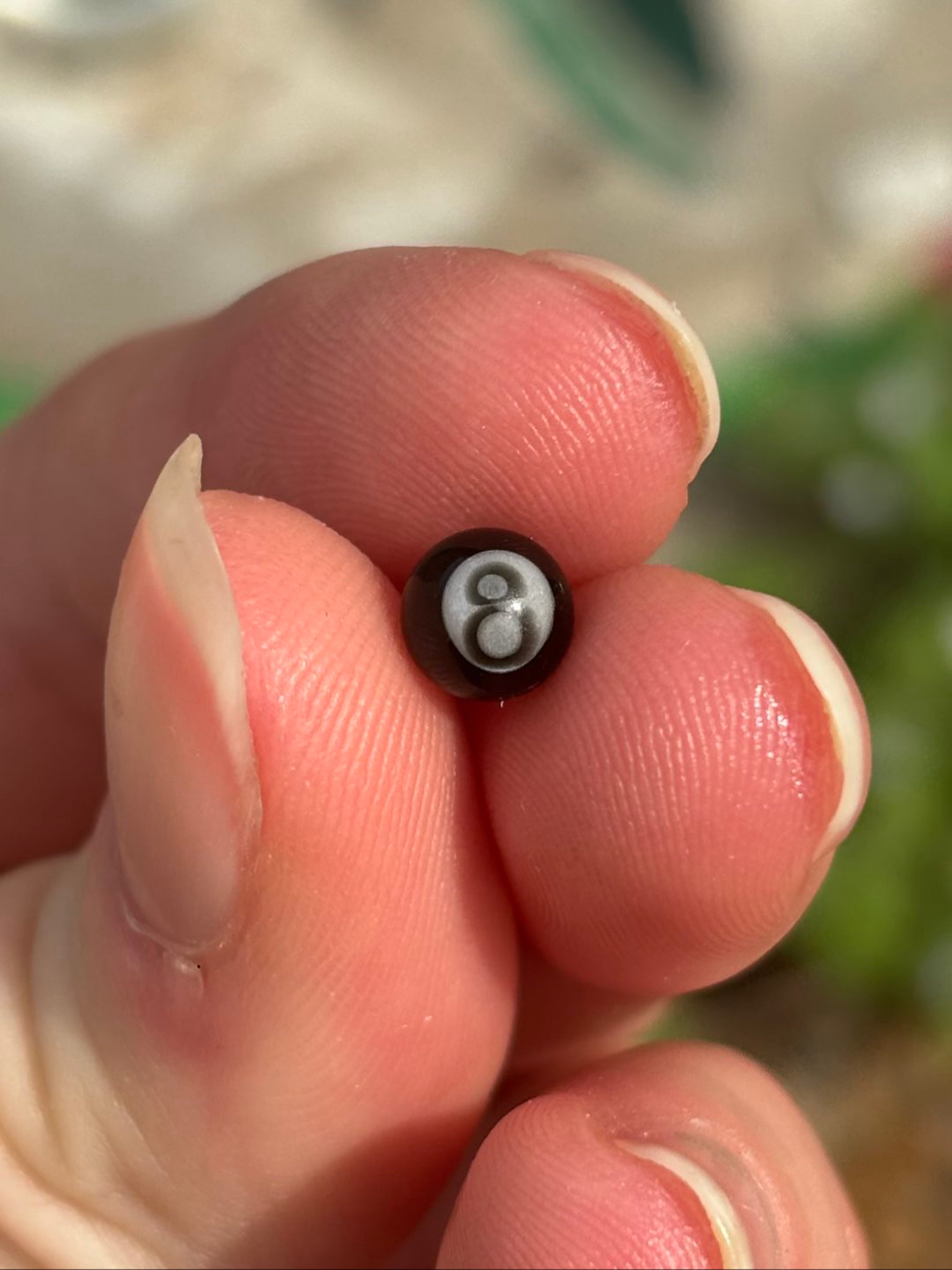 8 ball pearl image 0