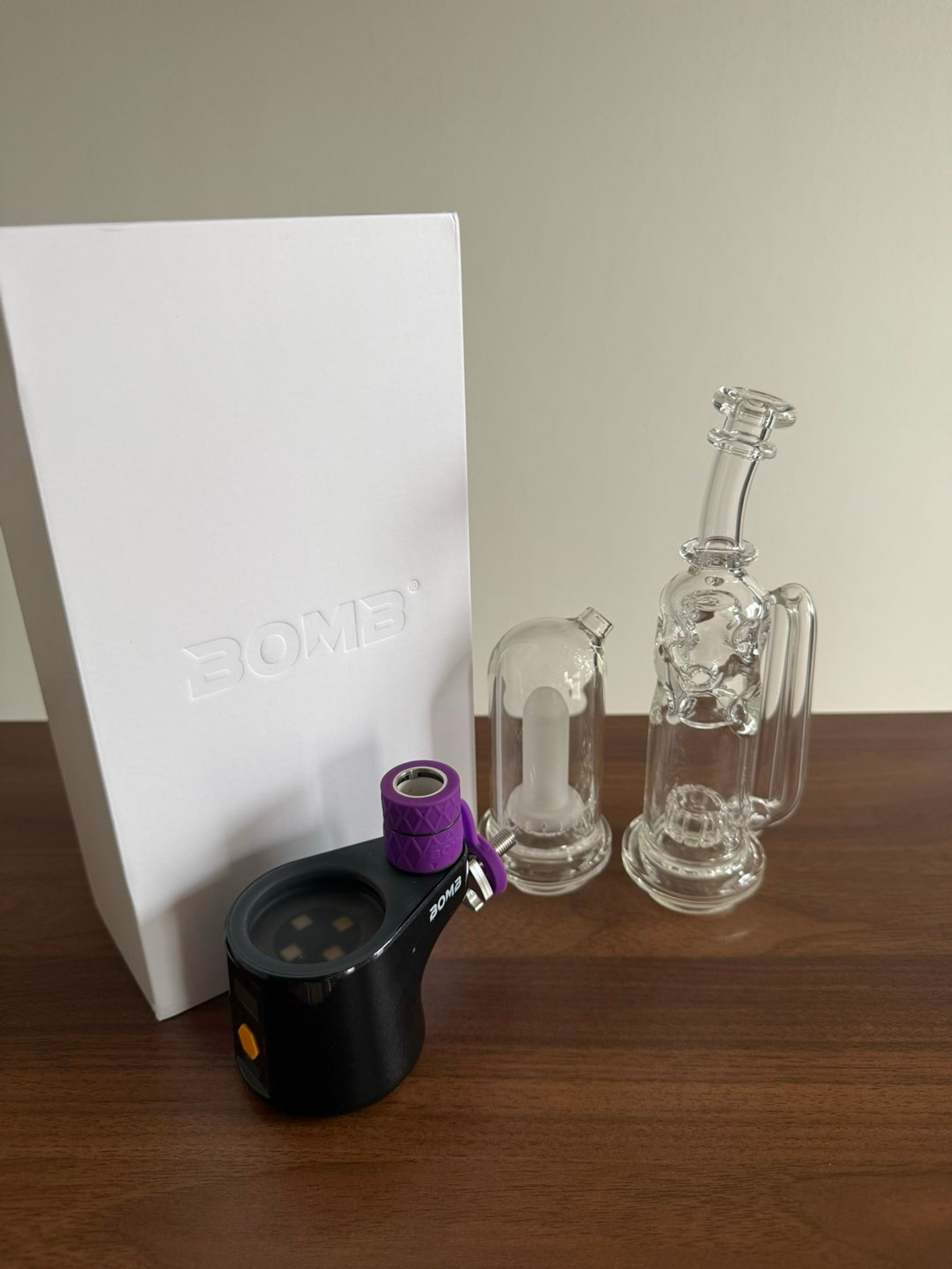 Preview pic of BOMB Erig Bundle w/ 2 Glass Pieces