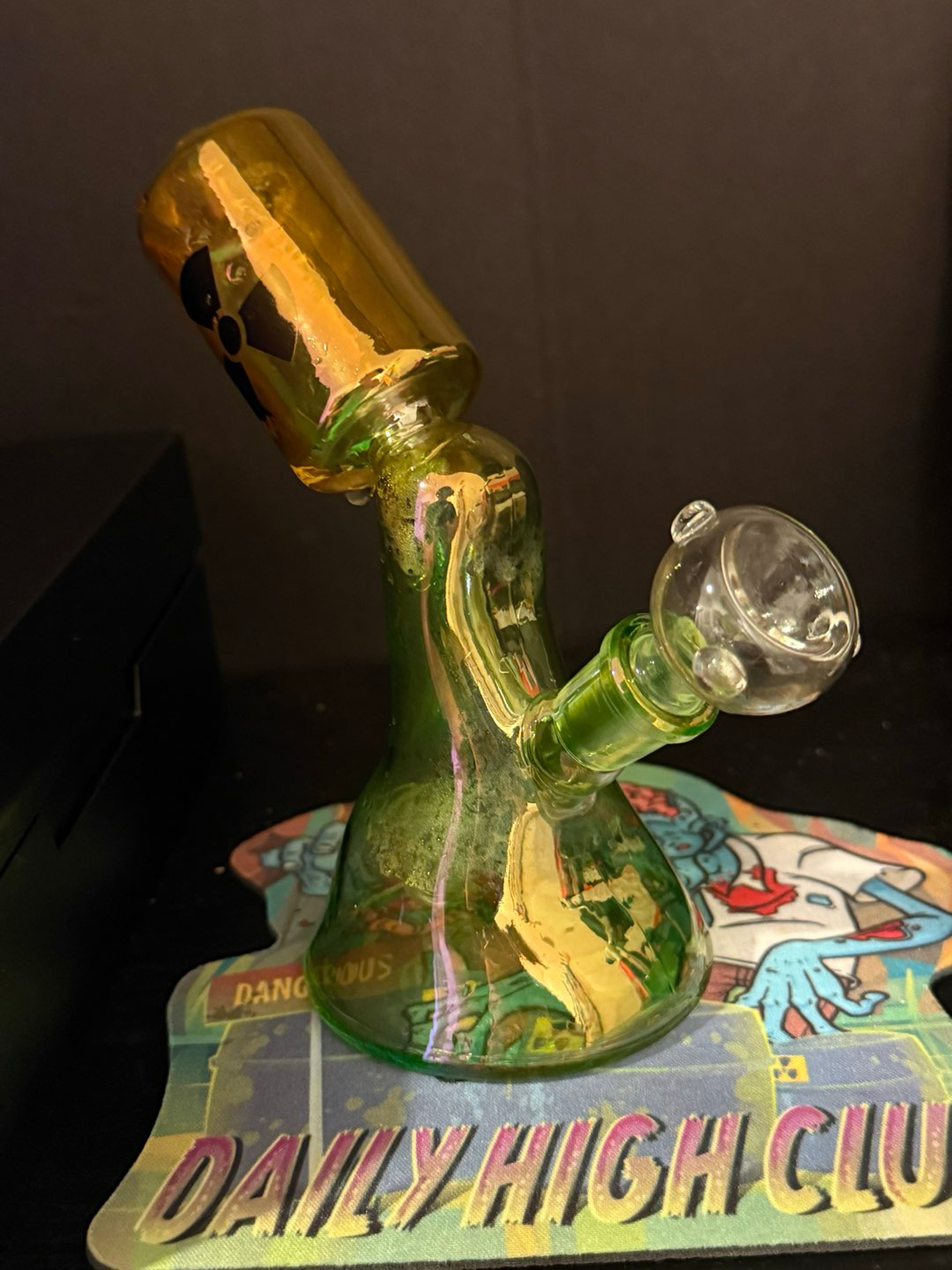 Preview pic of Daily high club glass bong