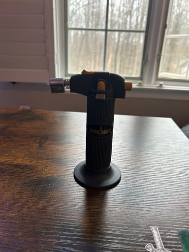 Preview pic of Bernzomatic torch in good working condition. Strong adjustable flame and lights easily. Great for dabs.