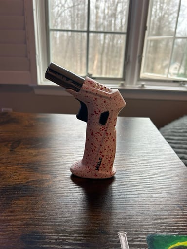 Preview pic of HULC butane torch in good working condition. Strong adjustable flame and easy ignition. Great for dabs.
