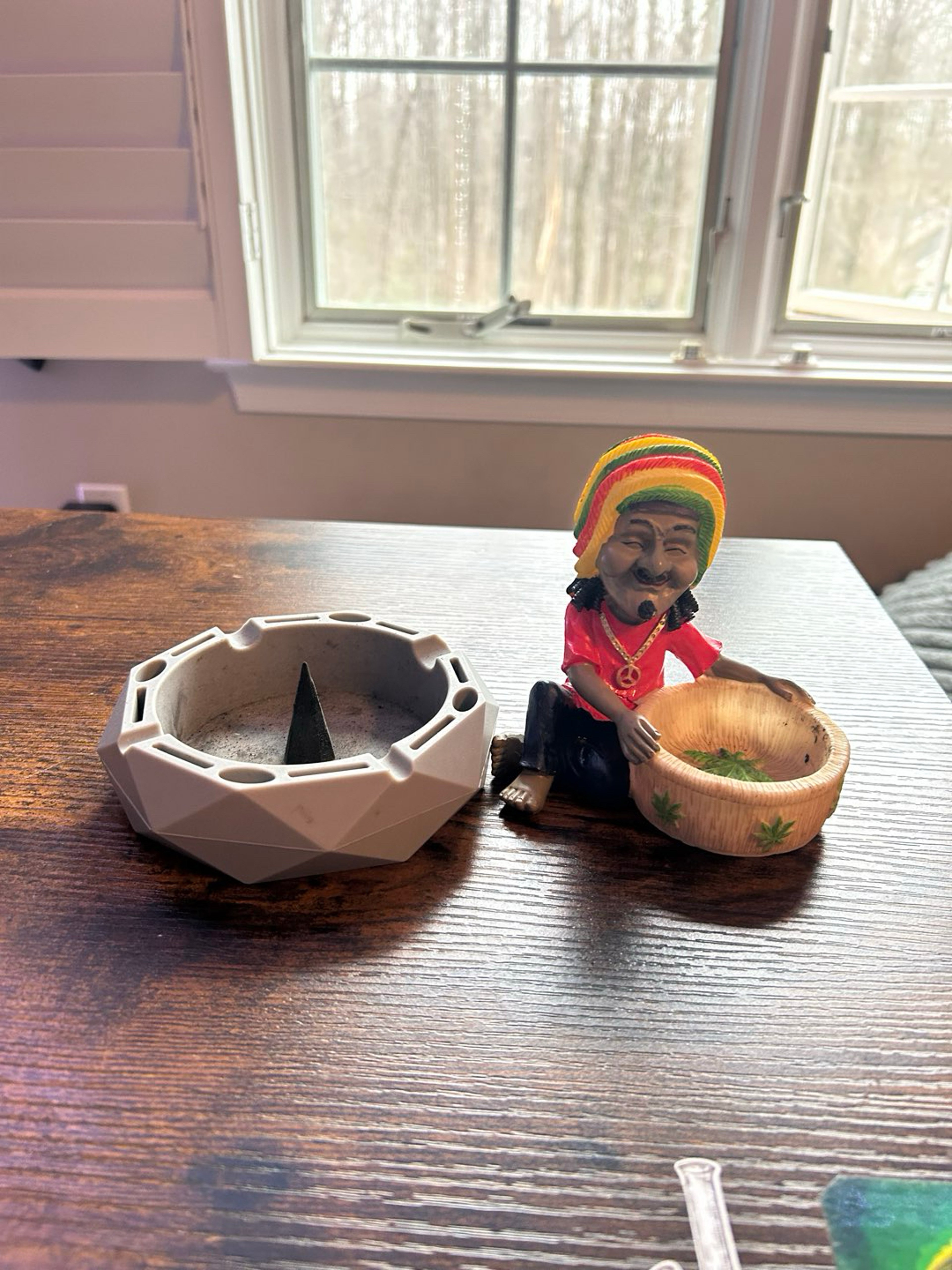 Preview pic of Two smoking ashtrays being sold together