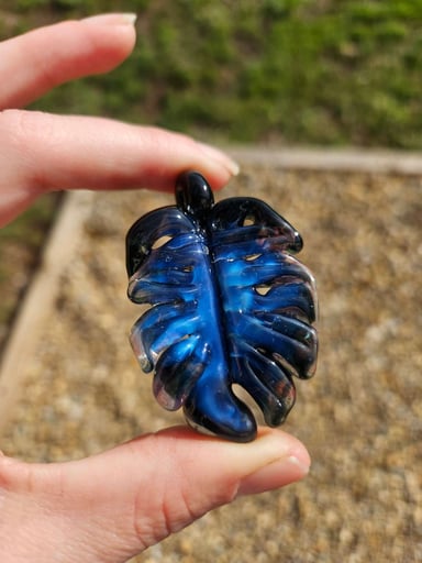 Preview pic of Monstera leaf pendant