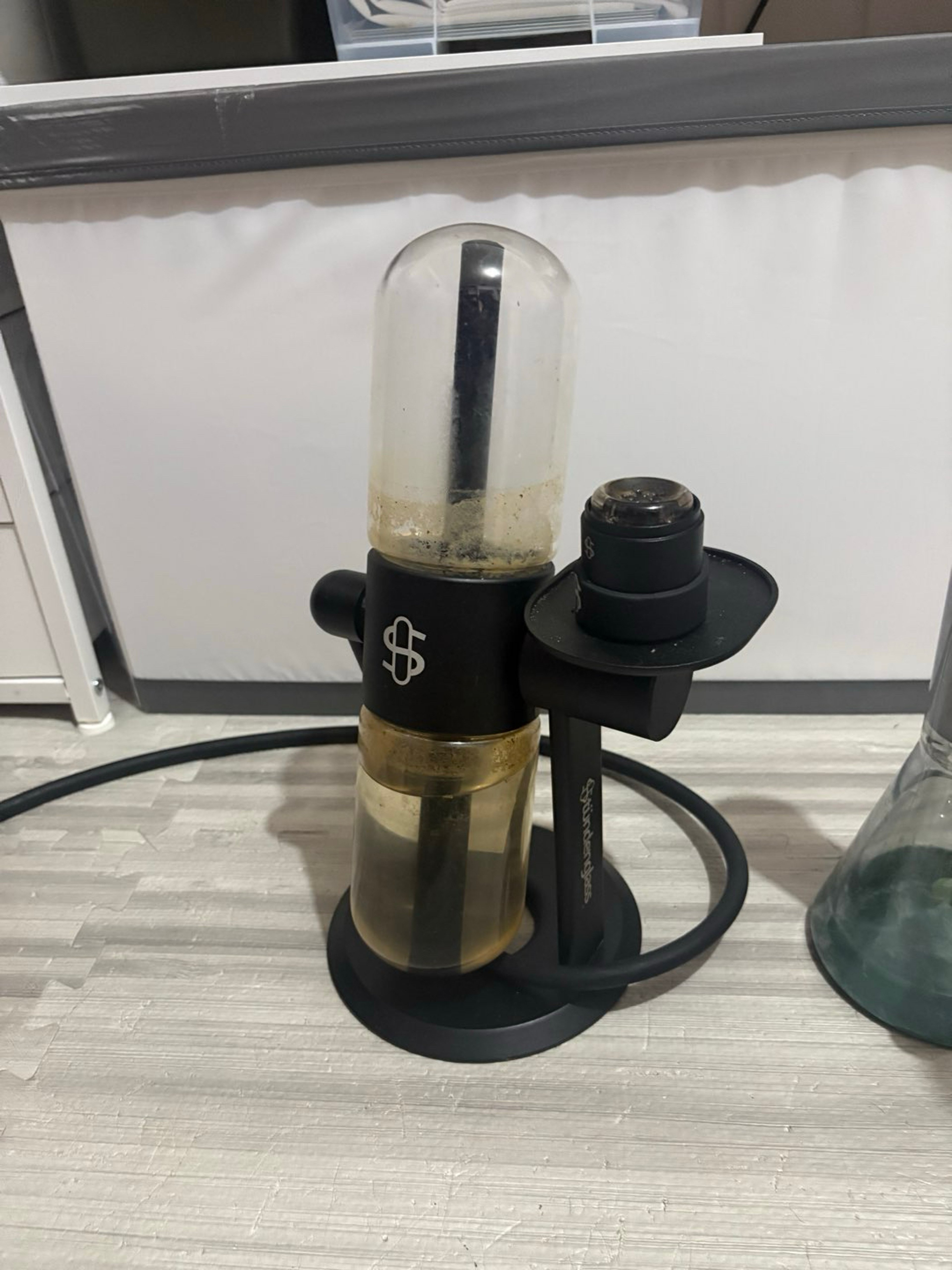 Preview pic of Stündenglass gravity bong