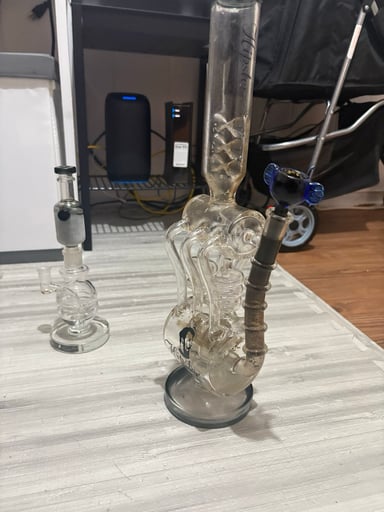 Preview pic of Tall recycler bong!!!