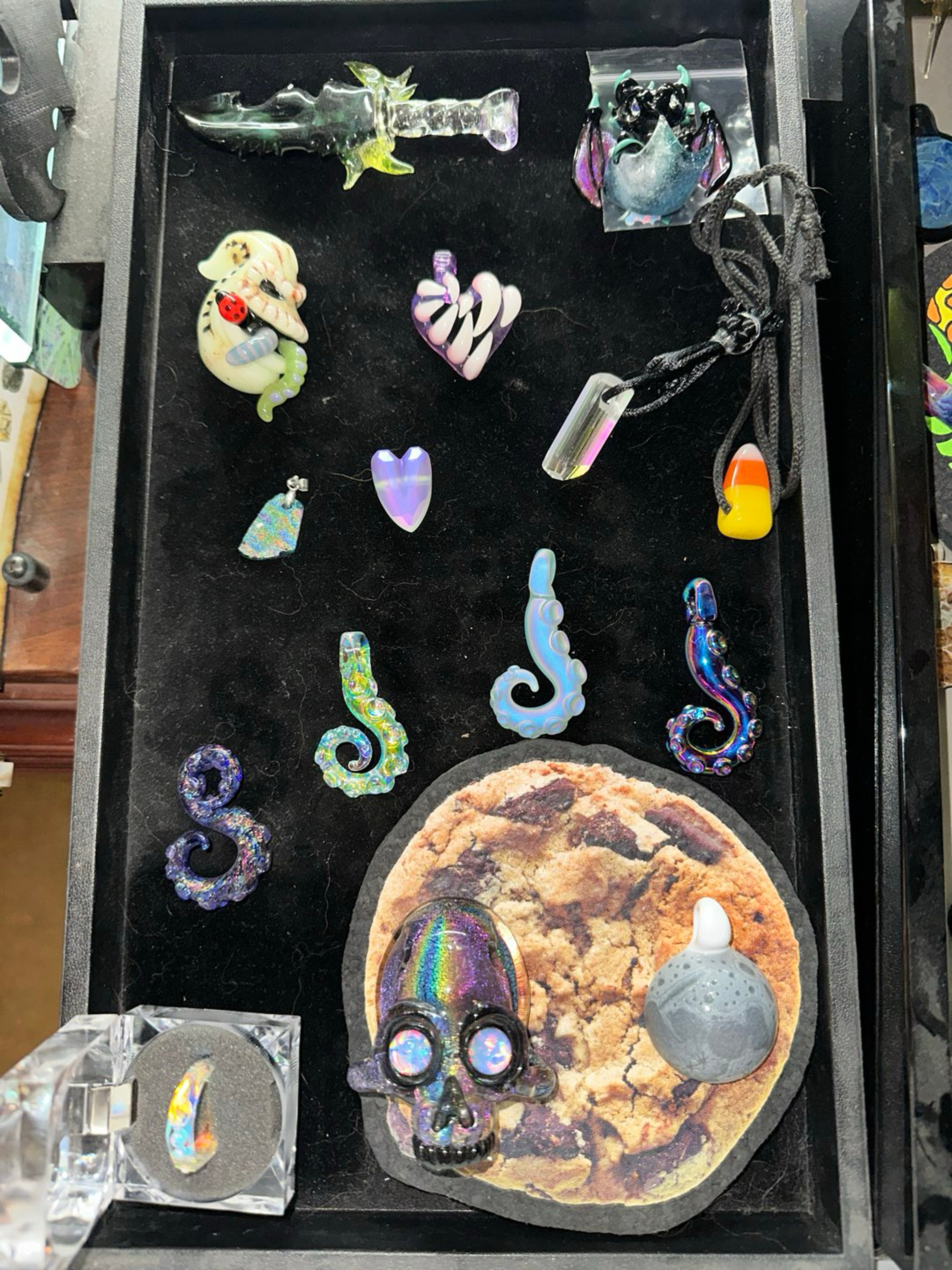 Preview pic of Pendant Collection