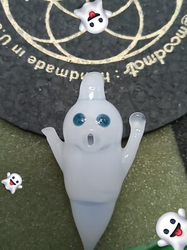 Preview pic of Vintage,Collectible,Glass 👻 Ghost 👻 Pendant