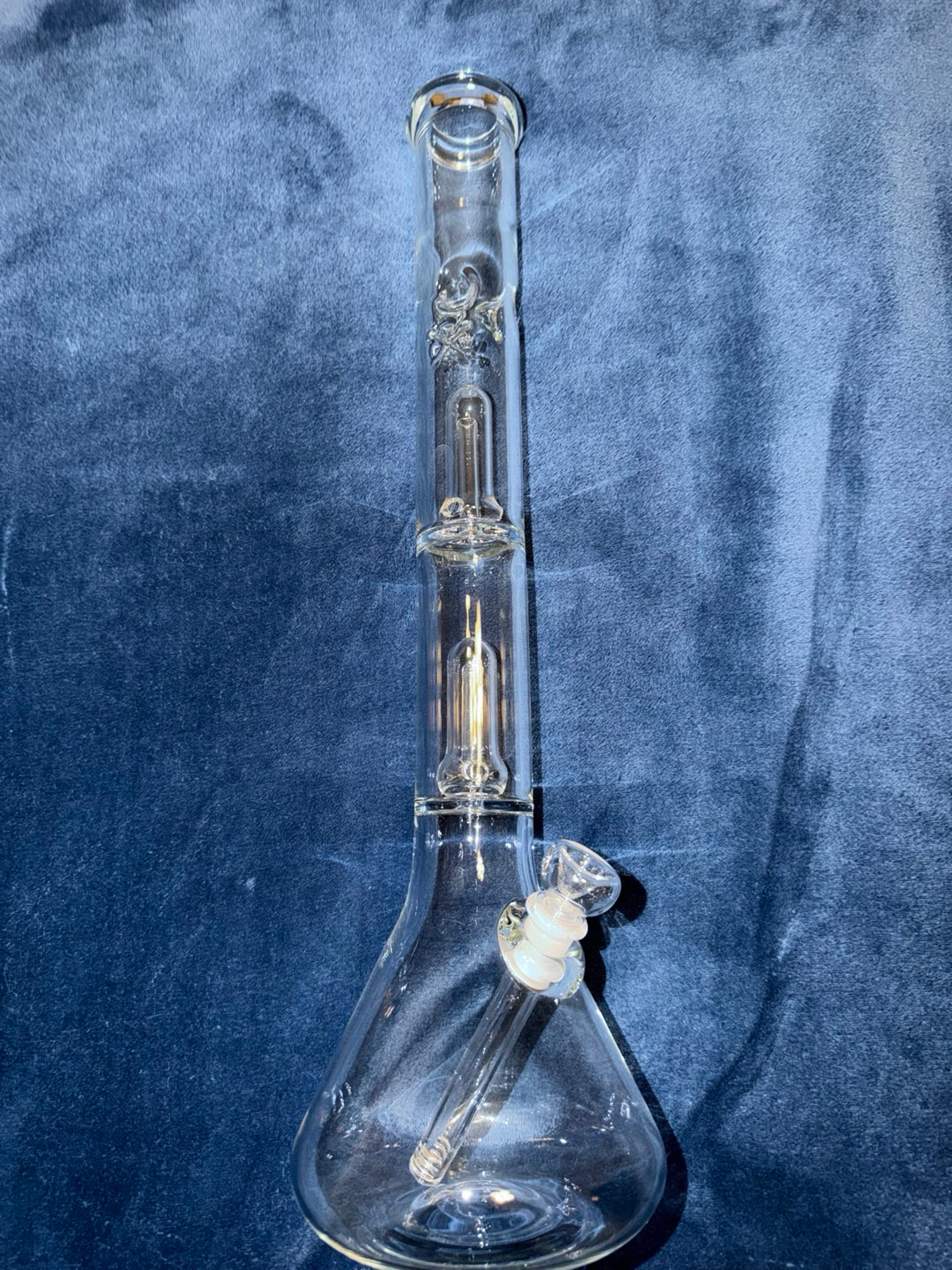 Preview pic of Mary Jane’s Double Perc beaker bong 20”