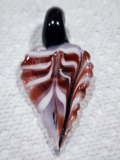 Preview pic of Leaf style pendy