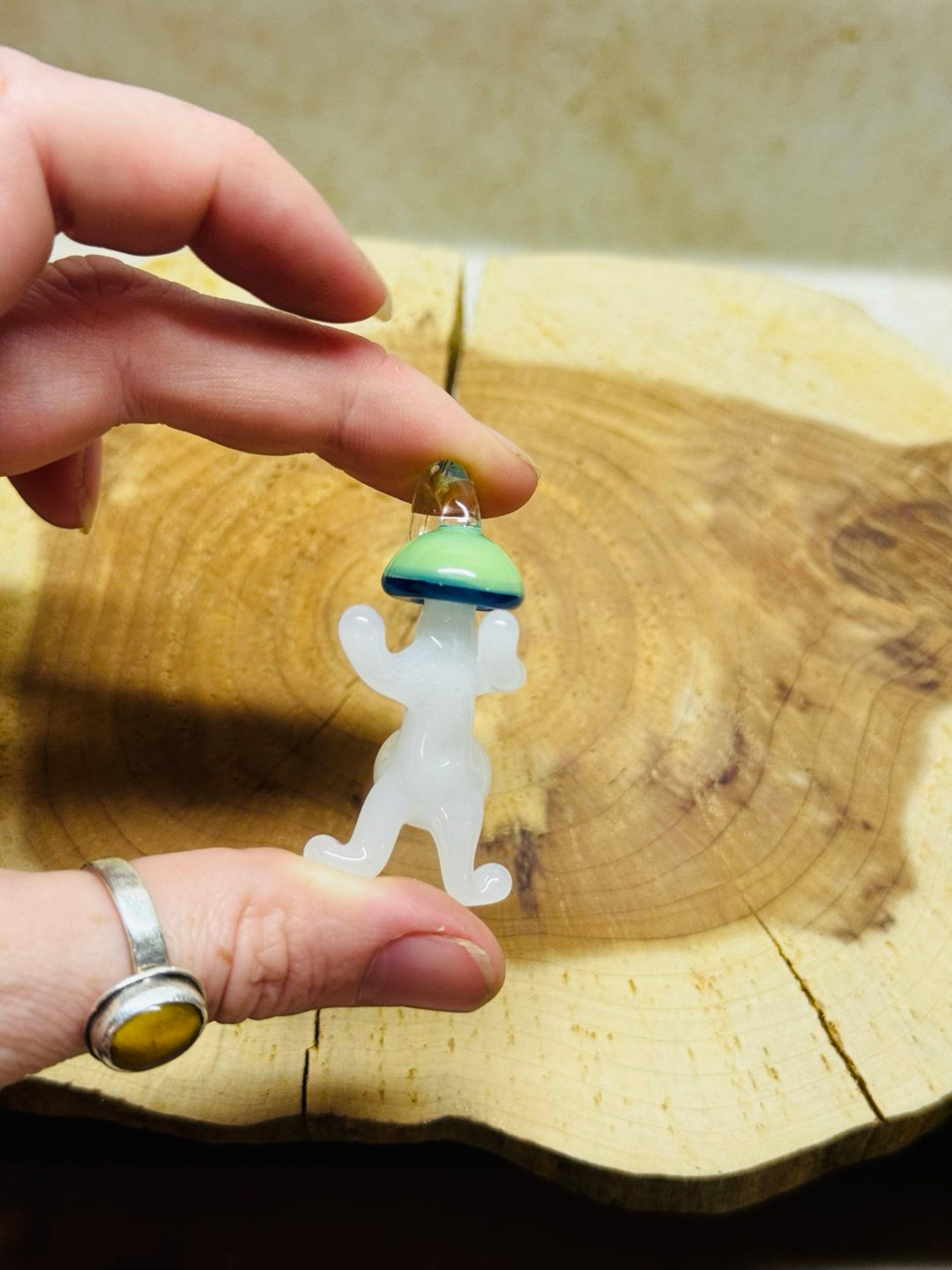 Preview pic of Dancing fungi pendant